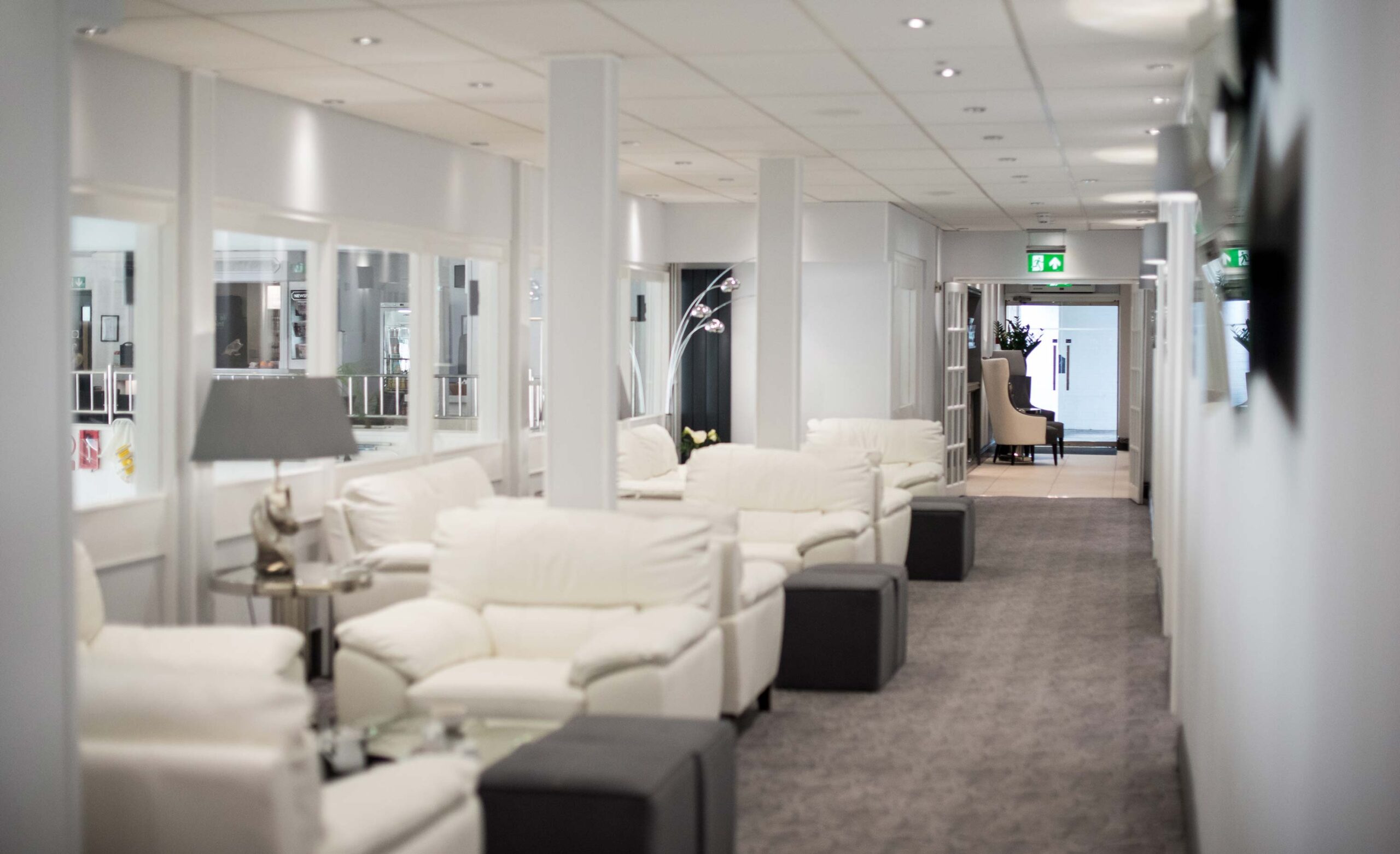 bc-barnstaple-int_barnfoyer-18-of-24