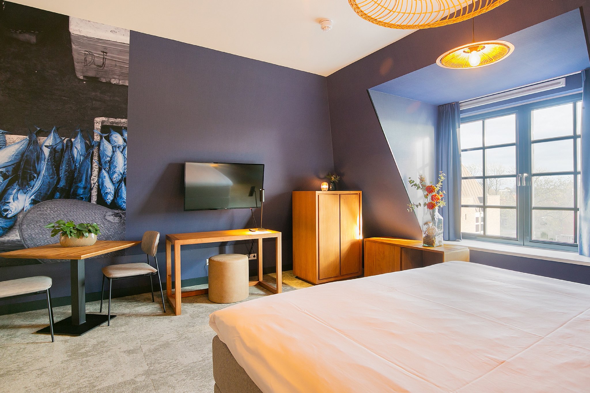 Deluxe_Room_with_Kitchen_Television_S