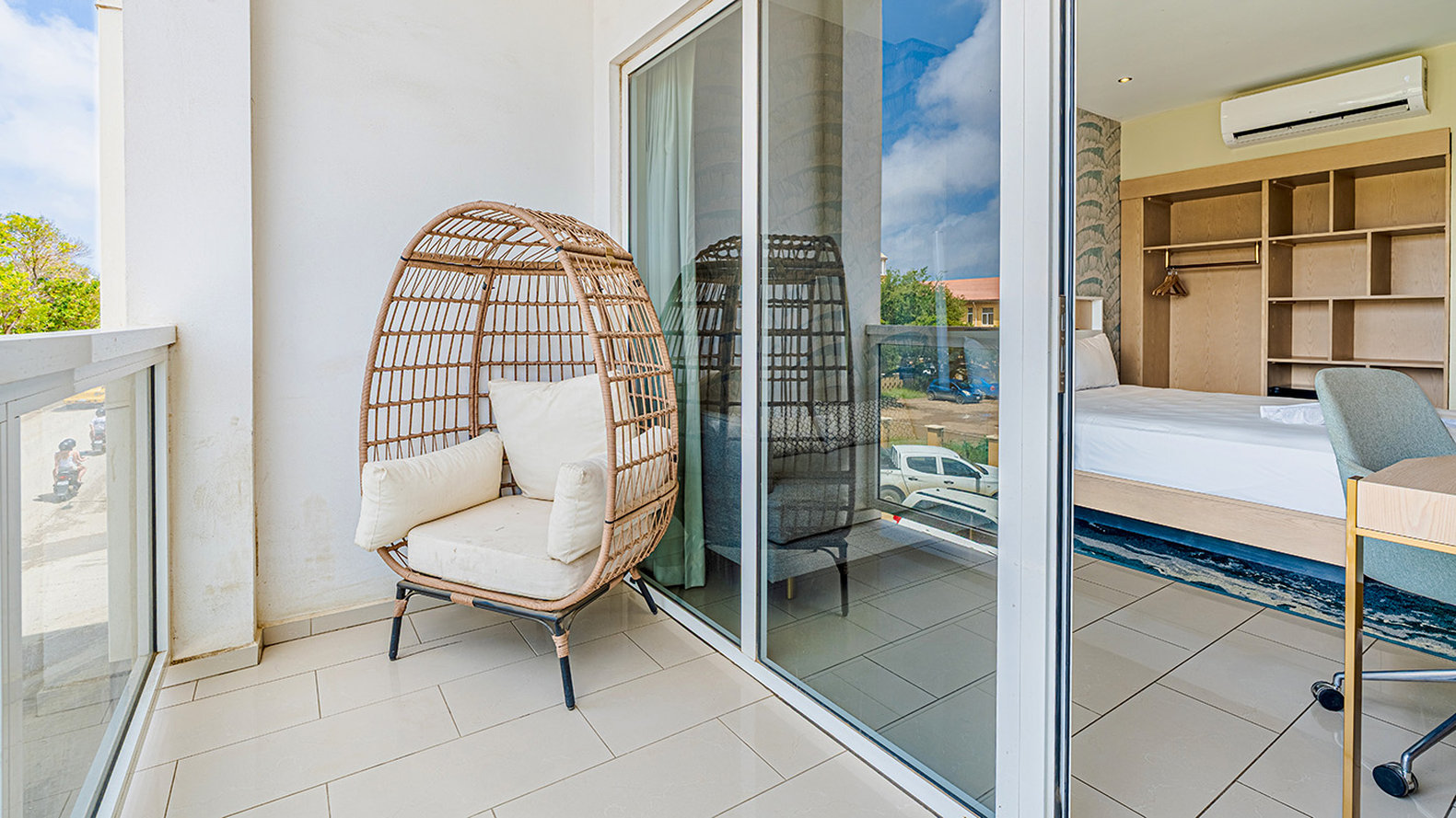 Kralendijk_Boutique_Hotel_-_King_Bed_Superior_Terrace_web_S