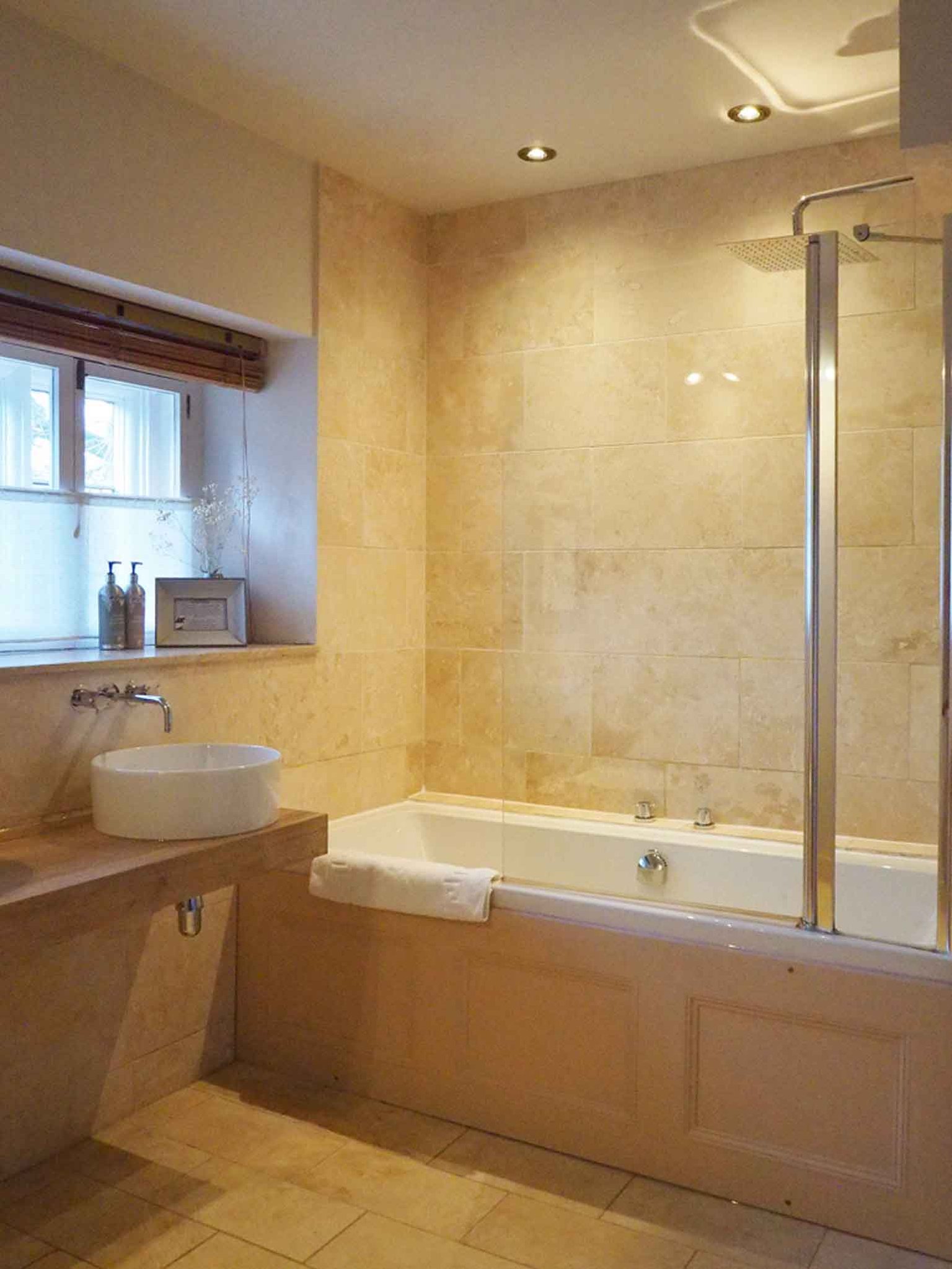 B1D_-_Superior_King_bath_(17)_S