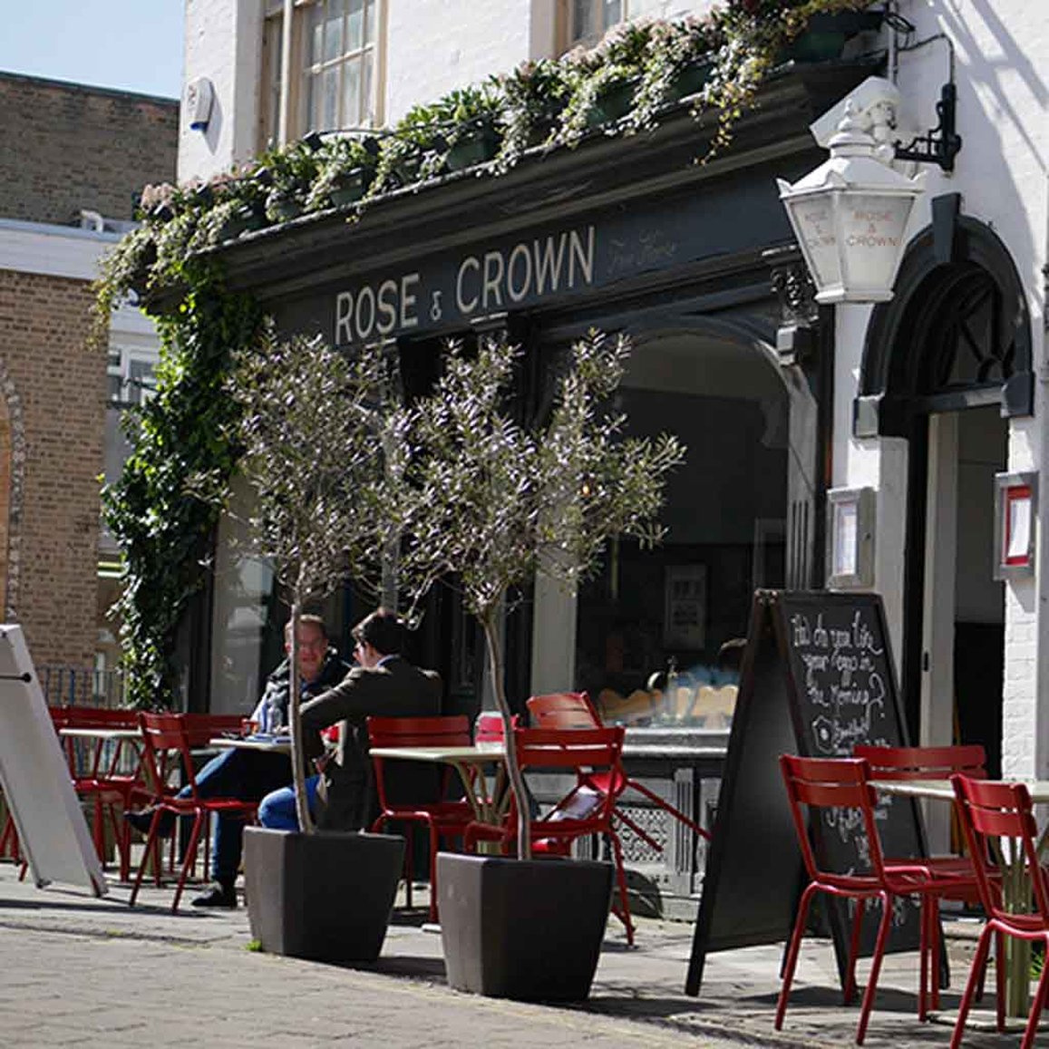 Rose_and_Crown_External_(2)_S