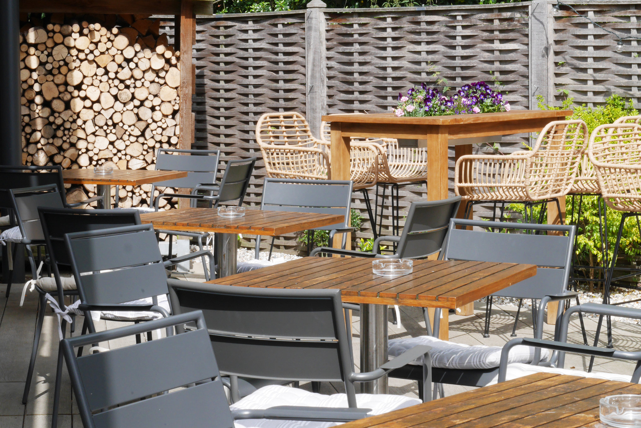 Outdoor_seating_(1)_S