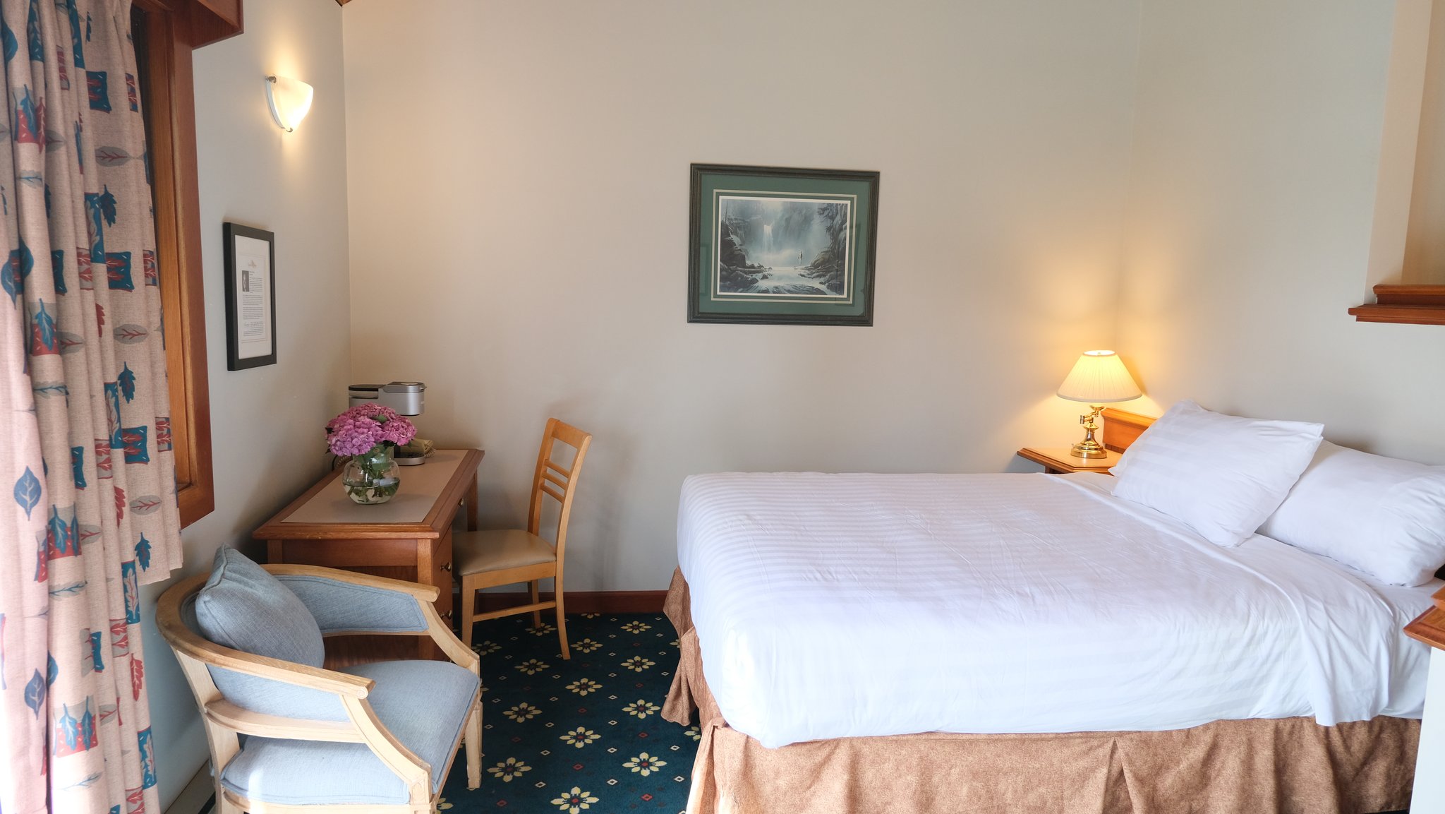 Garden_View_Two_Queen_Room-07_S