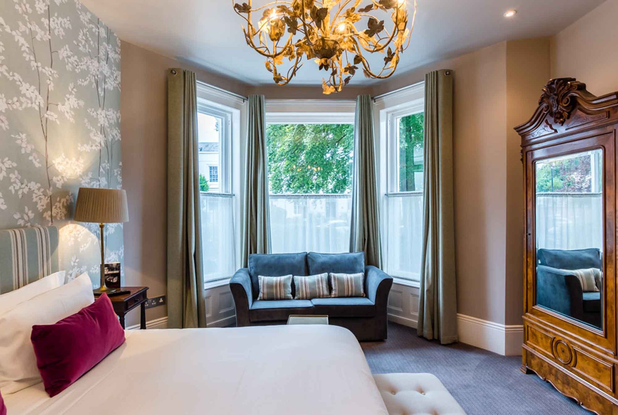 Superior_King_Room-02_S