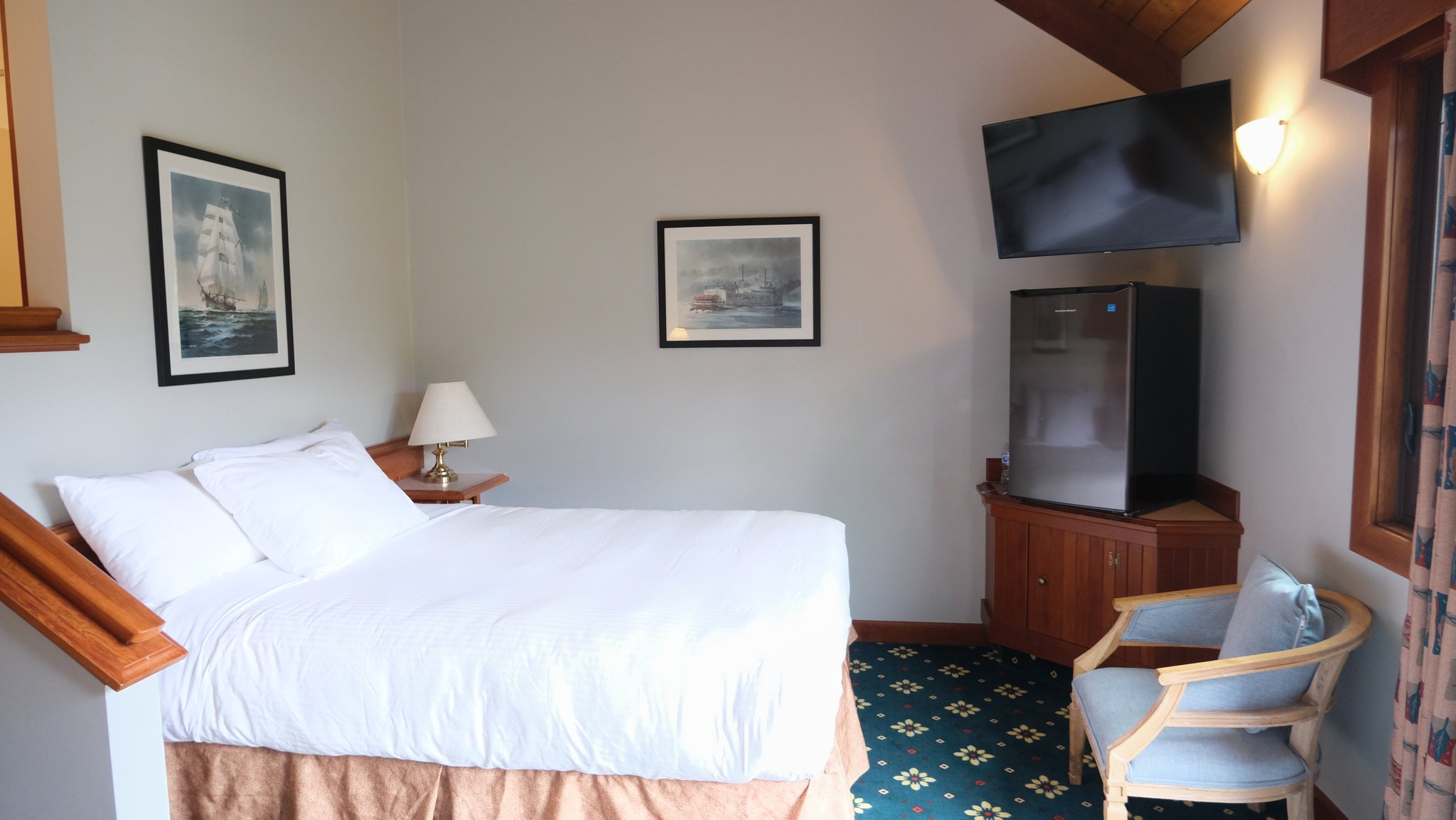 Garden_View_Two_Queen_Room-04_S