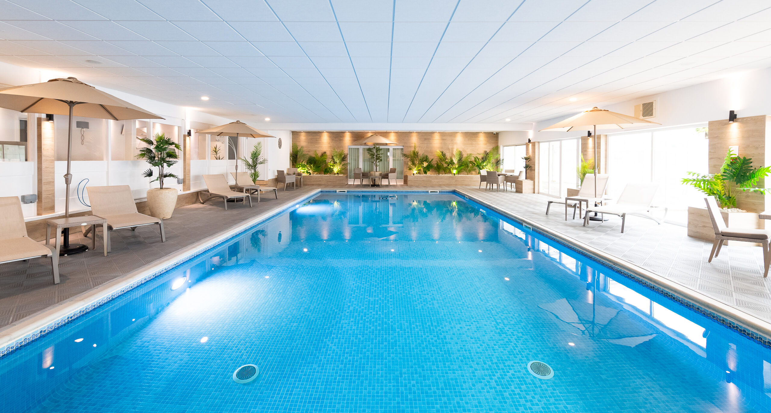 indoor-swimming-pool-at-Barnstaple-Health-&-Leisure-(5)