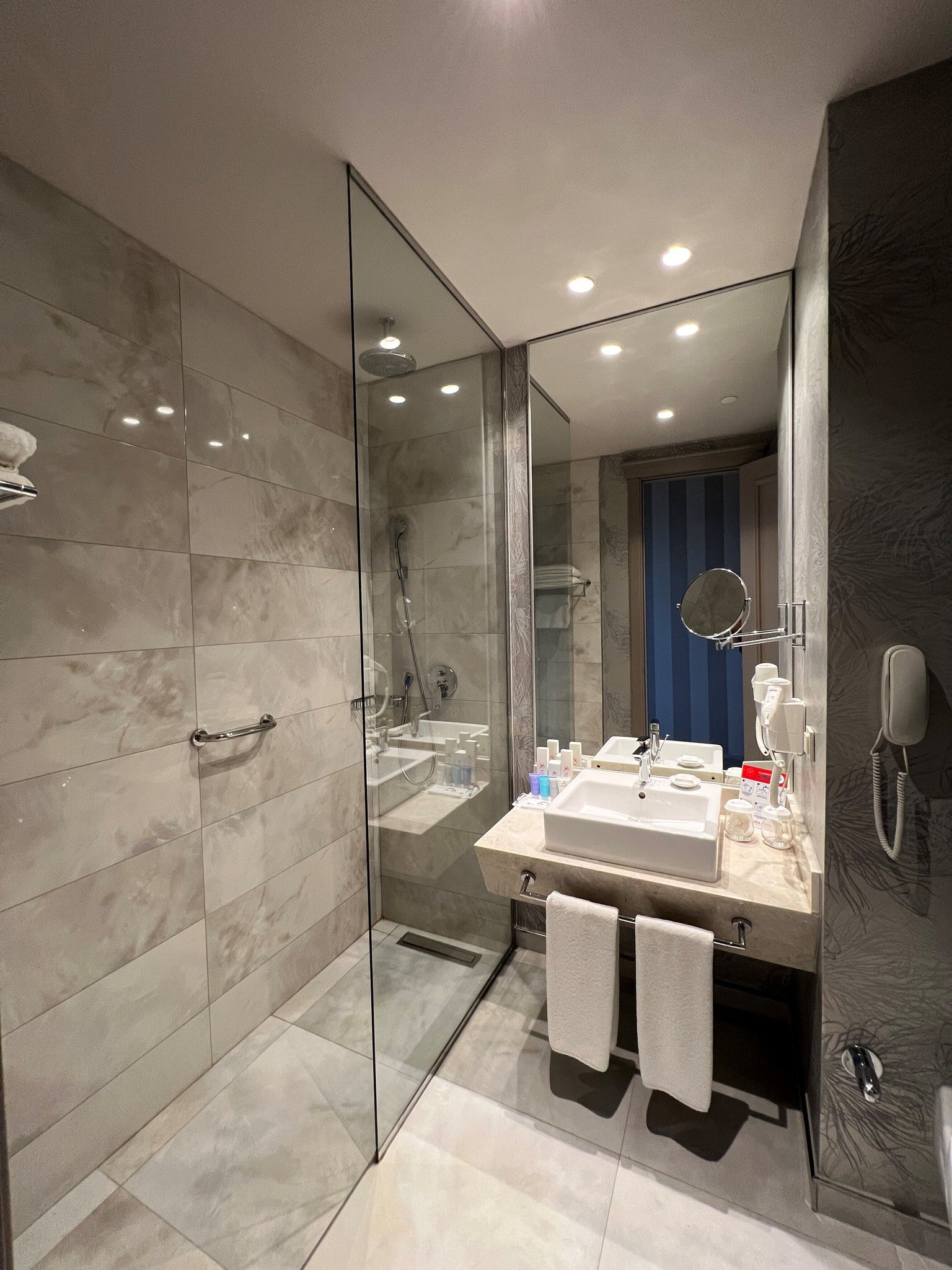 OFuwhV64hEWRTFplPacaug_Executive_Oda_(1)_S