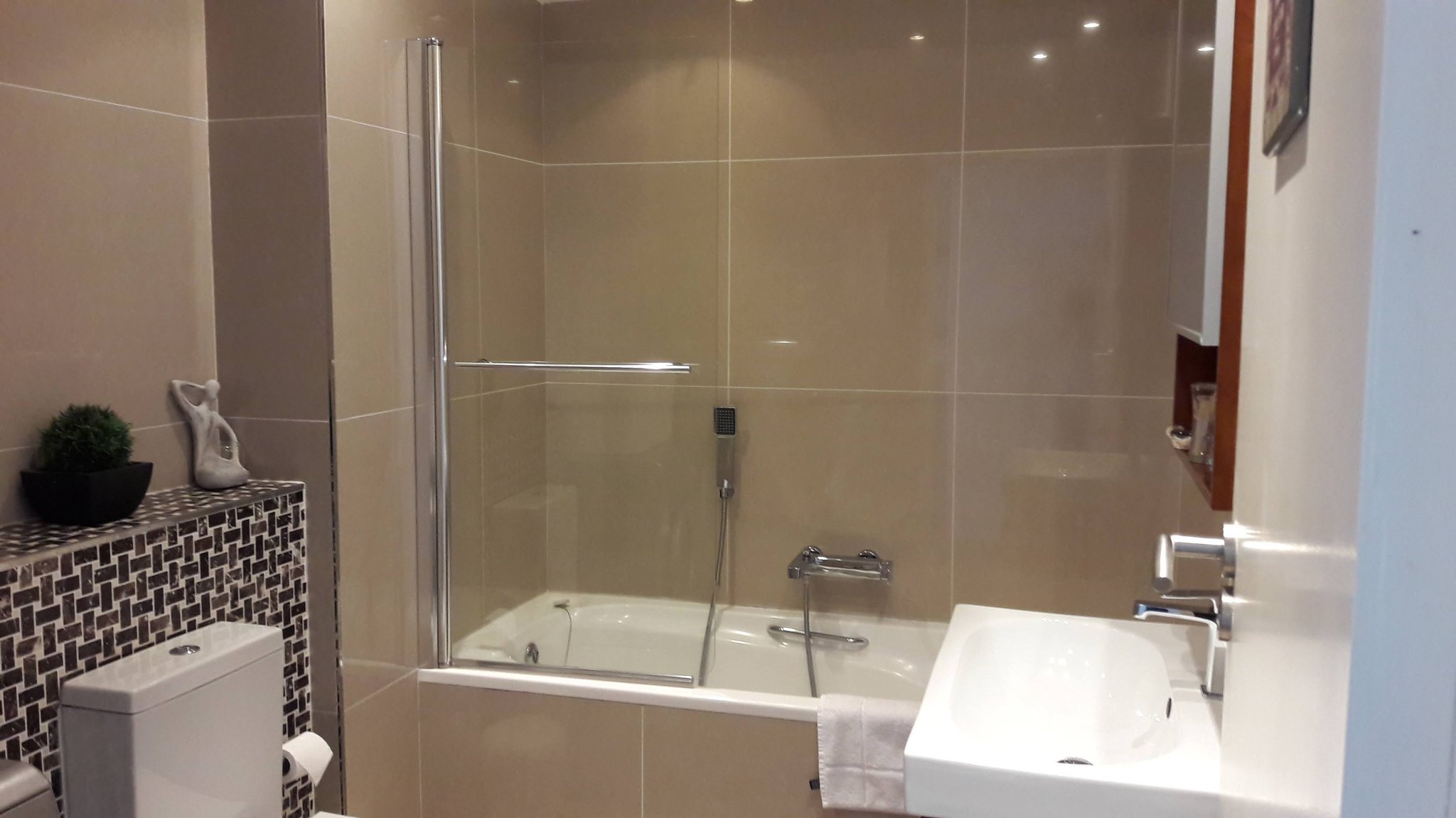 Two_Bedroom_Apartment_Bathroom_S