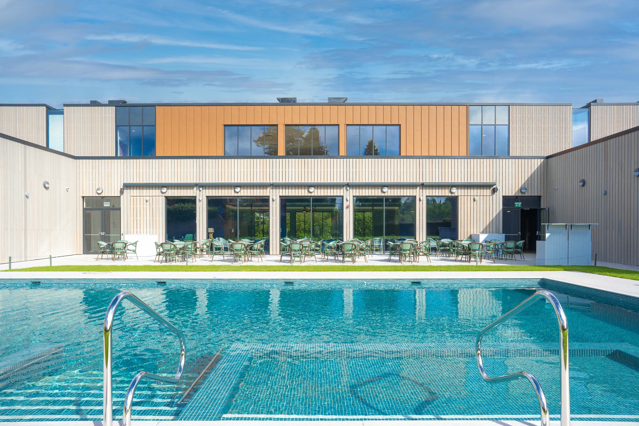 GNqXha8gQ0iriTSCyhMLQ_Outdoor_Pavilion_Pool_S