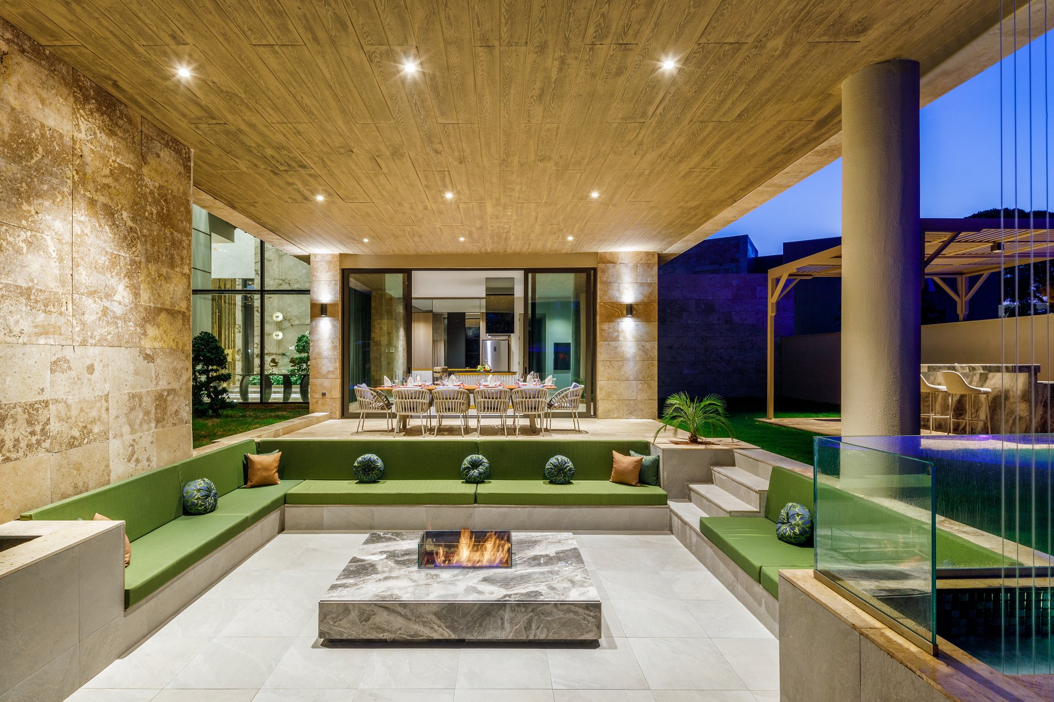 0mIfAWhMAEm06Xcx77TSlA_Grand_Mansions_Ourdoor_14_S