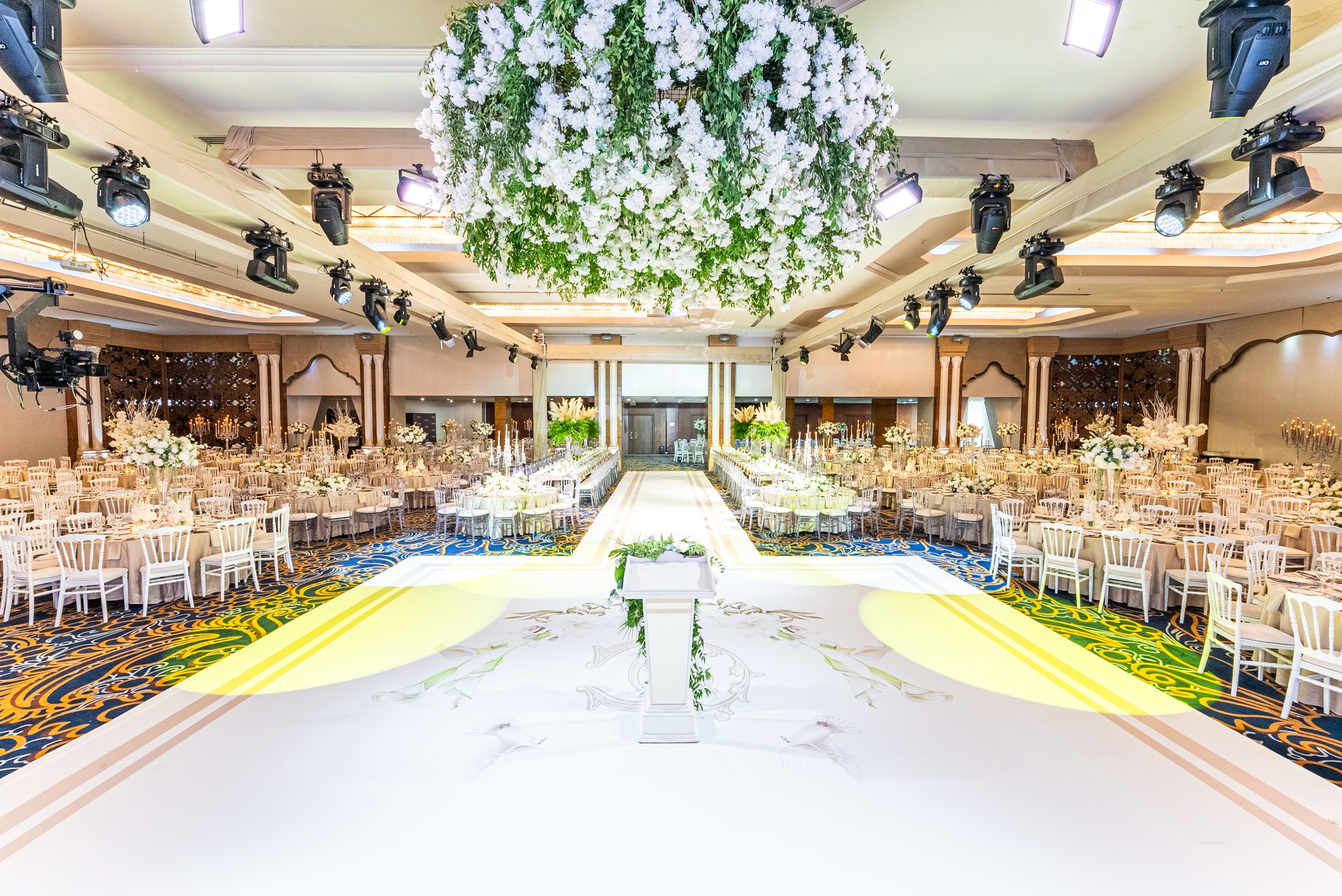 Hv6canyHVUSm7cyBJ7zsfQ_Ballroom_S