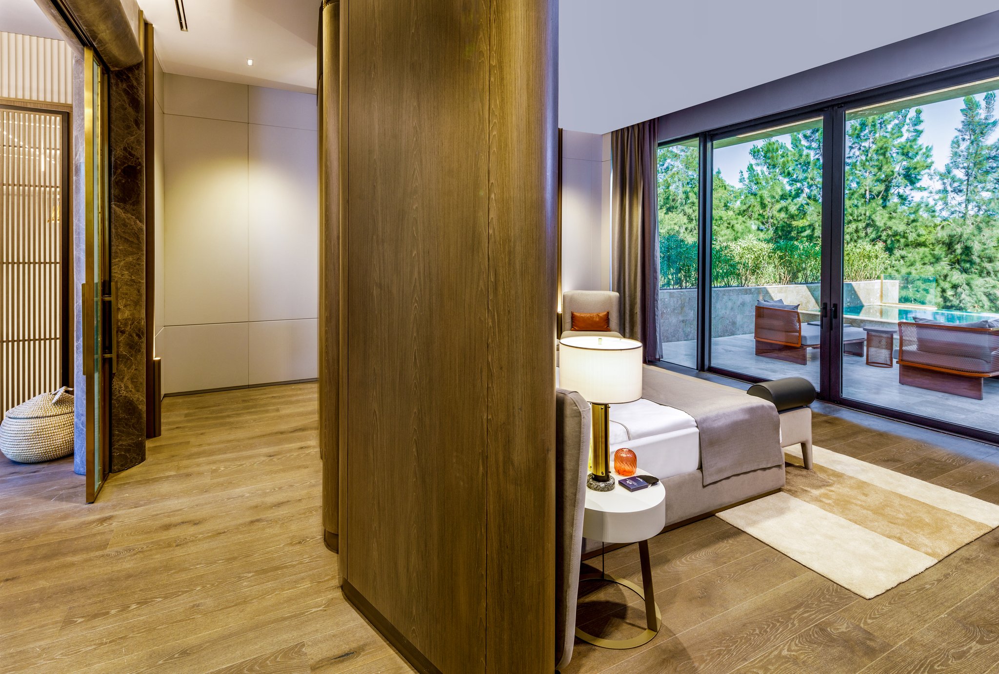 KWzIntEBUUuvEYT6xqMT5Q_Grand_Mansions_Master_Suite_3_S