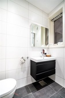 bathroom-4-bedroom-deluxe-penthouse-apartment-with-bathtu_P