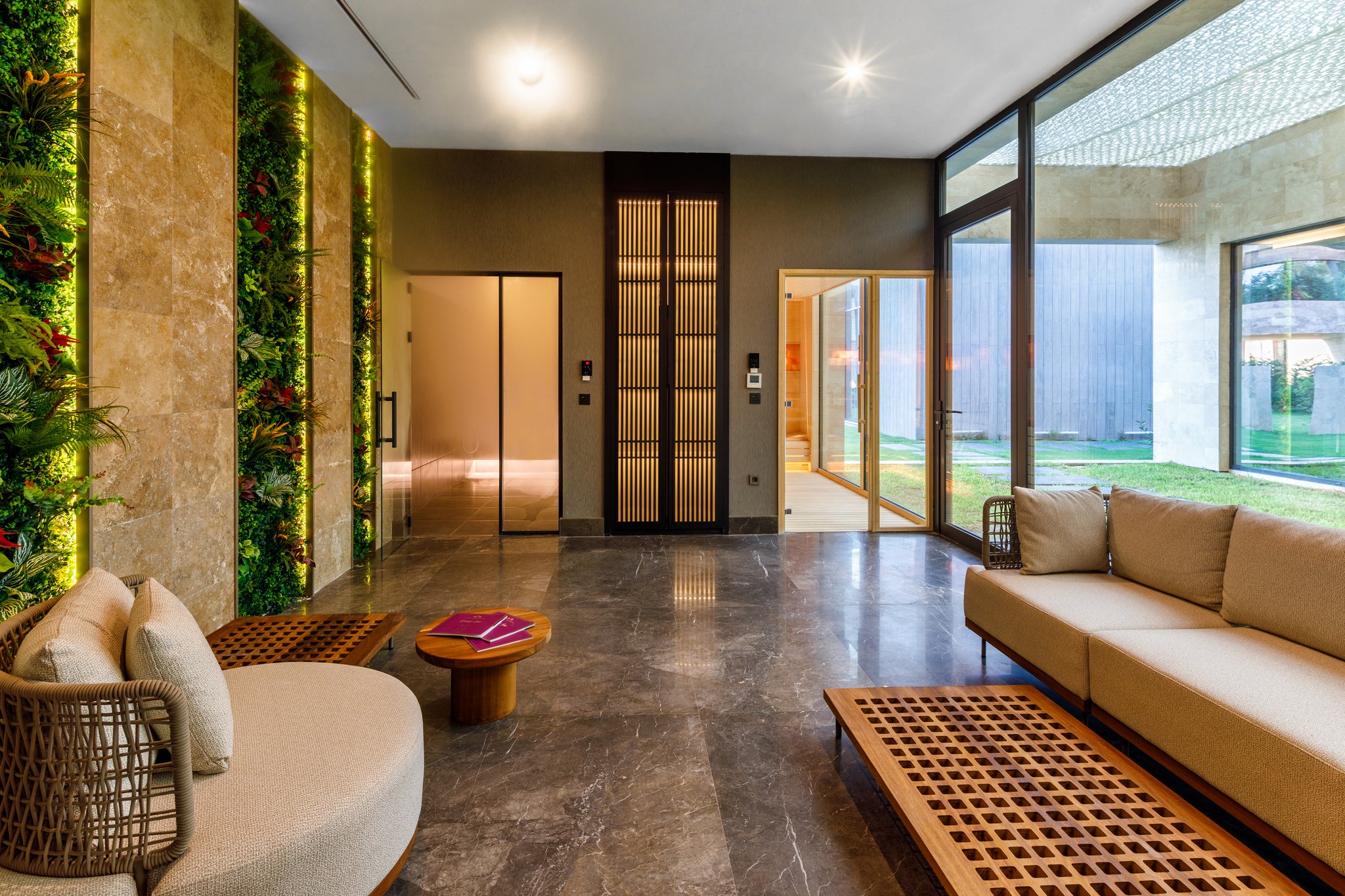 wALrQ9EVJ0KsdQCuCuiyOQ_Grand_Mansions_Relax_Room_2_S