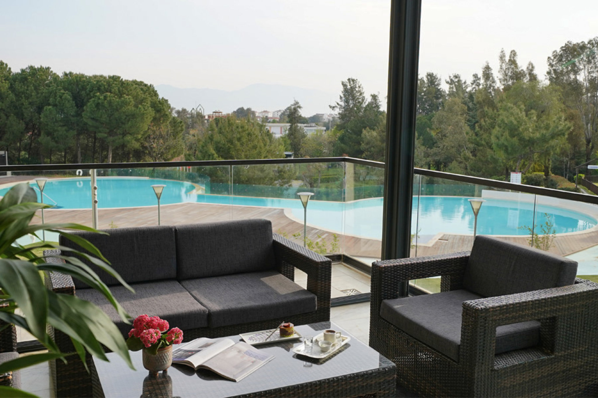 3vo5w3rWRkuaaaU7puGHoQ_Outside_pool6_S