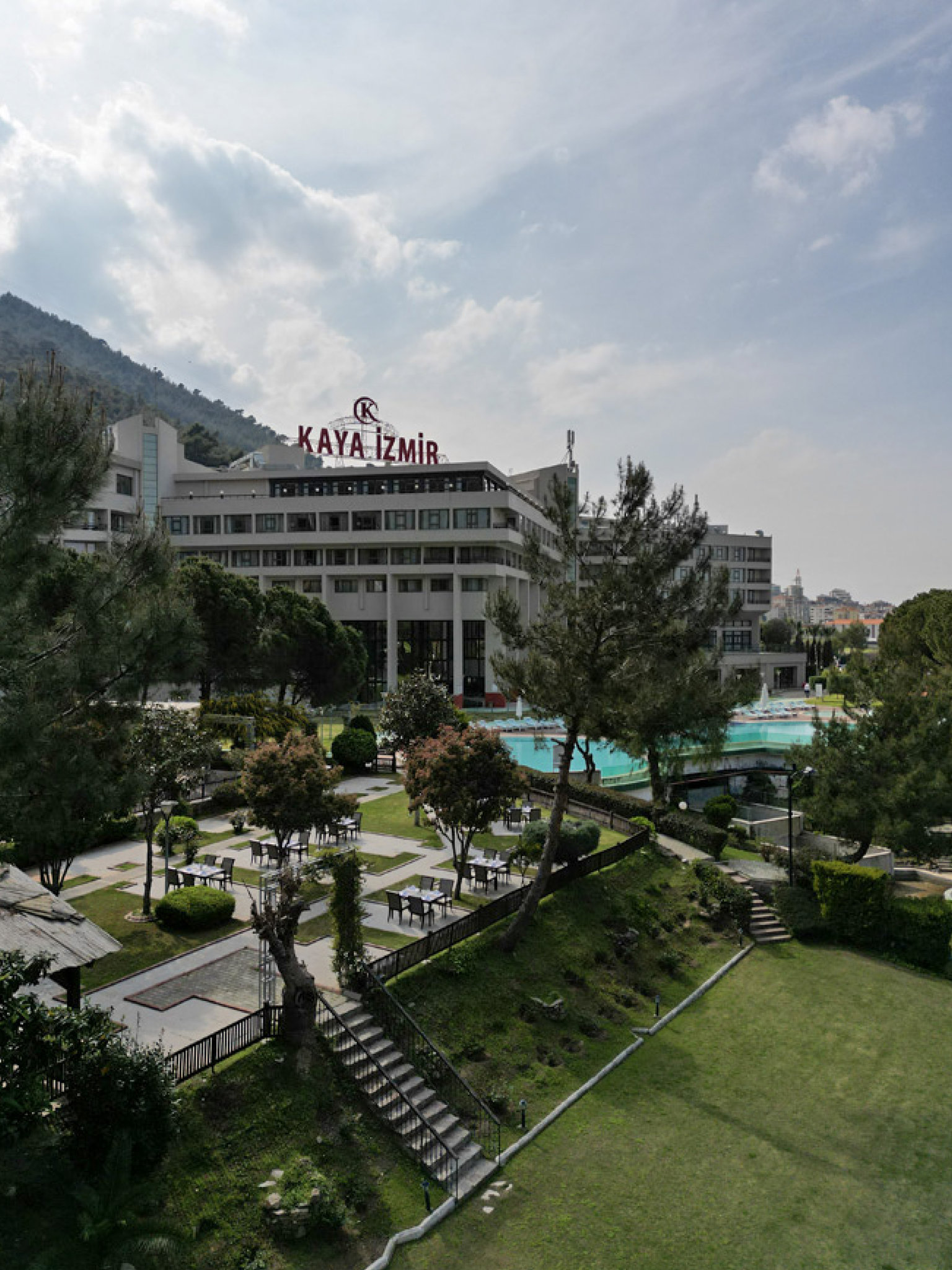 eWdYQohmLUKkcbSMmjEoQg_Exterior2_S