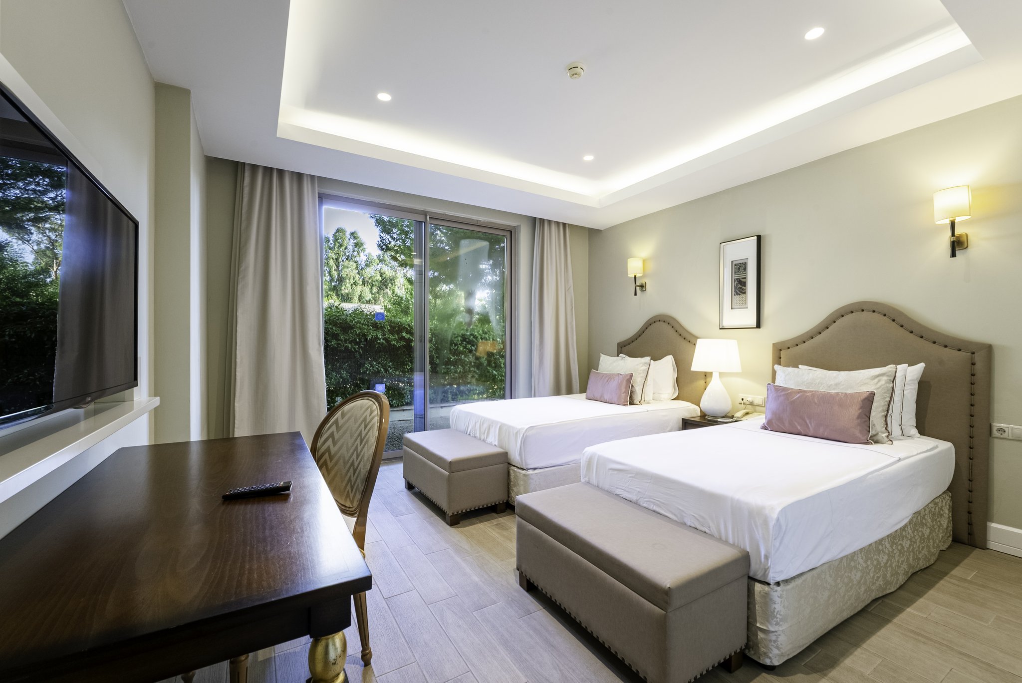 NAwyLE6PQUSrCbtY2SL5Pw_Golf_Villa_2-_Guestroom_S