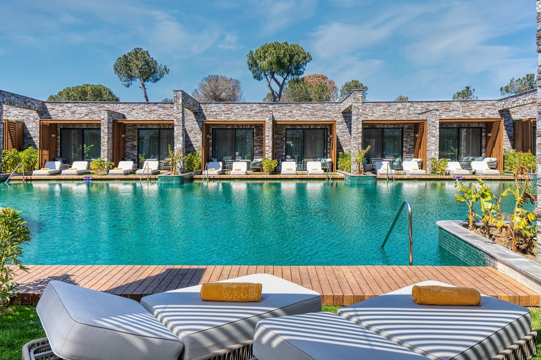 ixXSWSz030qbIGrr20EWIA_Luxury_Lagoon_Suite-_Terrace_(2)_S