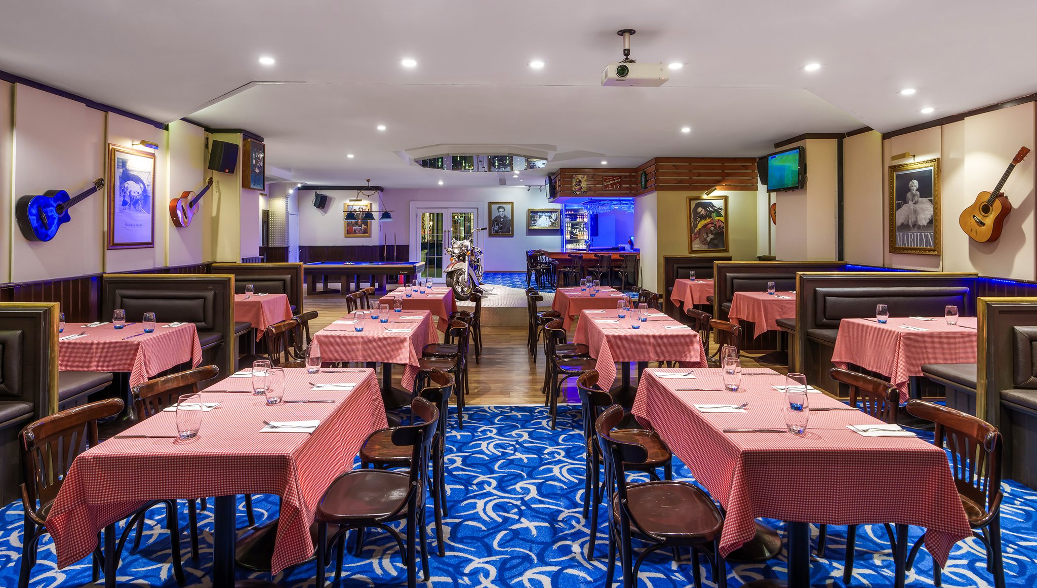 DQ5WWYxGESzru7WULFHvA_Kaya-Rolling_rock_Cafe_(3)_S