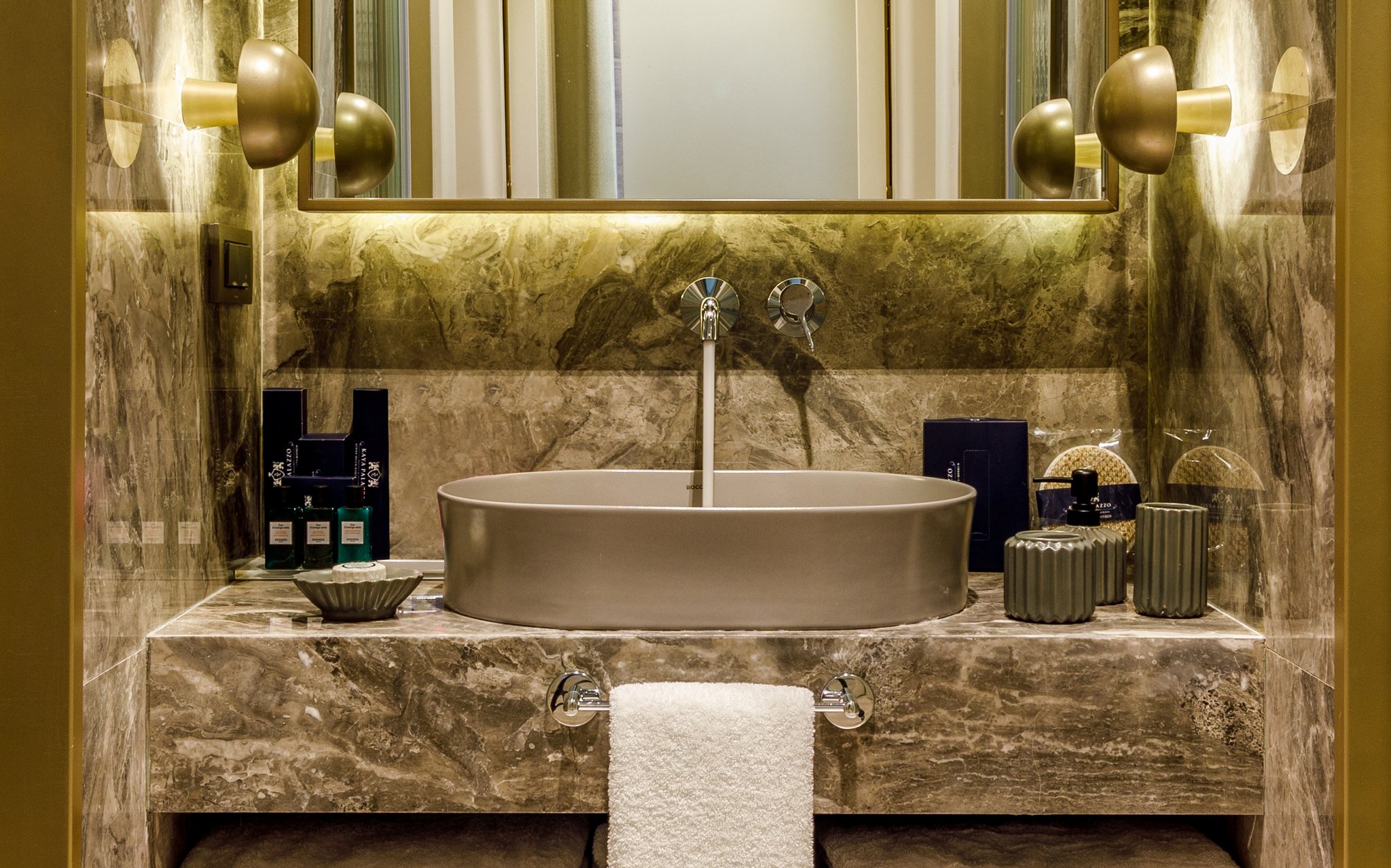 9dz12pzY60m658oEhT3lZQ_Grand_Mansions_Suite_Bathroom_(2)_S