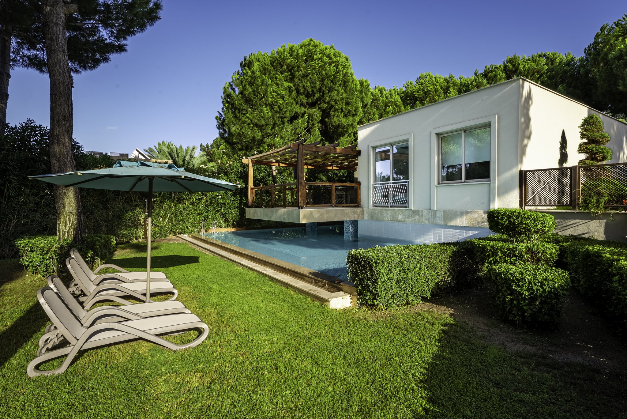 LfEuHNGsr0qt3cD7Ibi5Xw_Golf_Villa_2_-Exterior_S