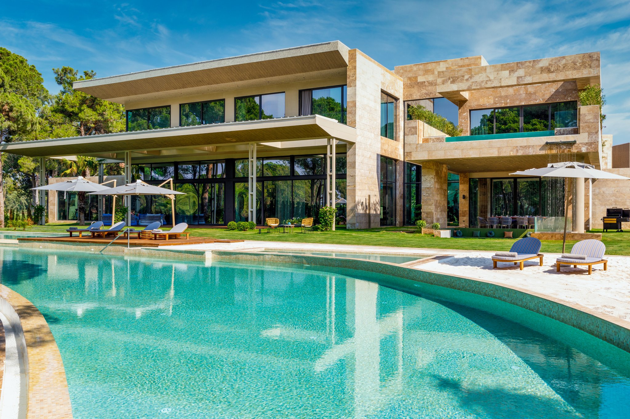 DV6sE7QUY0ODycxbn8dCEw_Grand_Mansions_Ourdoor_5_S