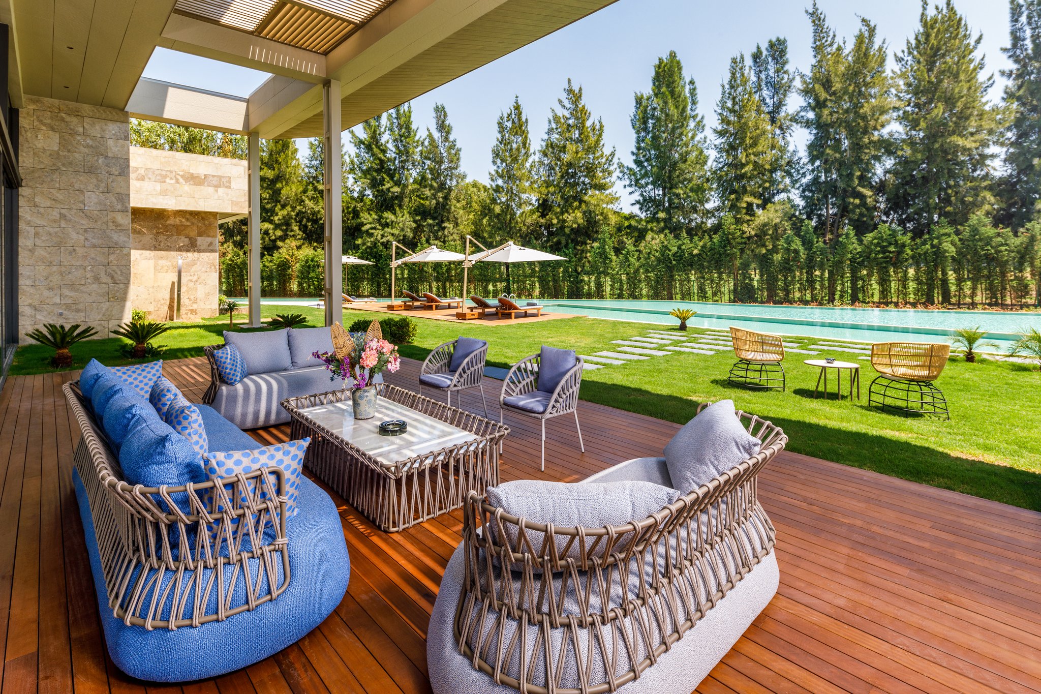 AeyulZ4W2EuG8CSuP5bTw_Grand_Mansions_Ourdoor_2_S