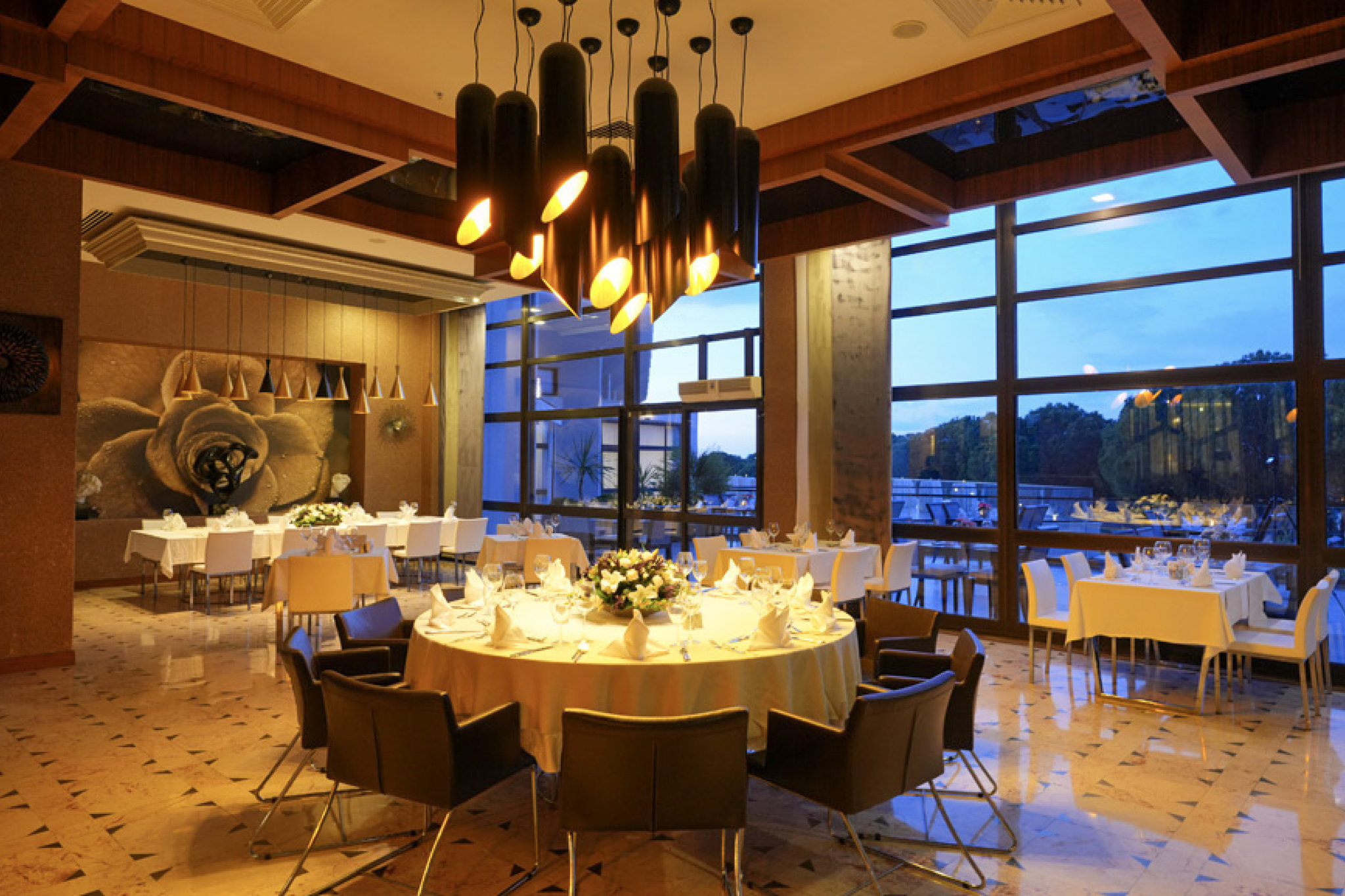 JgpIQUYlEjoJnLd3U3tg_Restaurant4_S