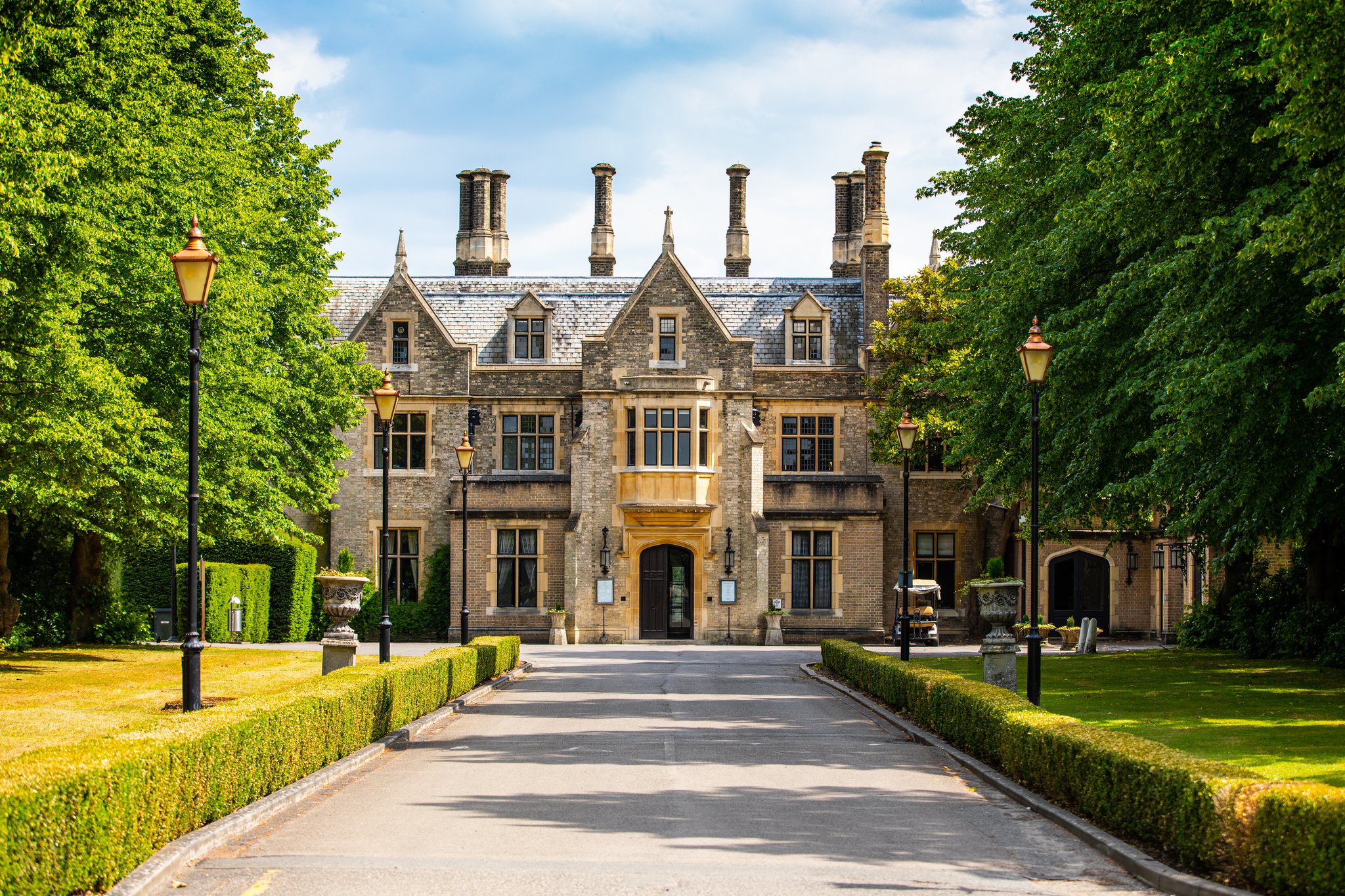 QT8XNxcCVkSOkfN3QpGWPg_Manor_Exterior_S