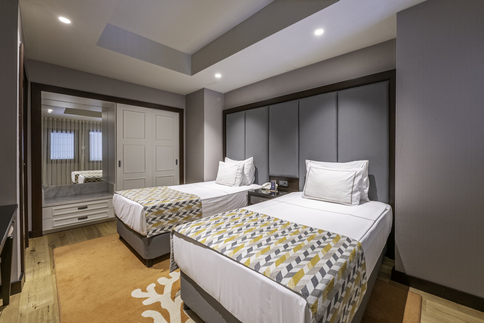 xQdekd4AW0OPjMuTYvPuw_Duplex_Family_Suite_3_S