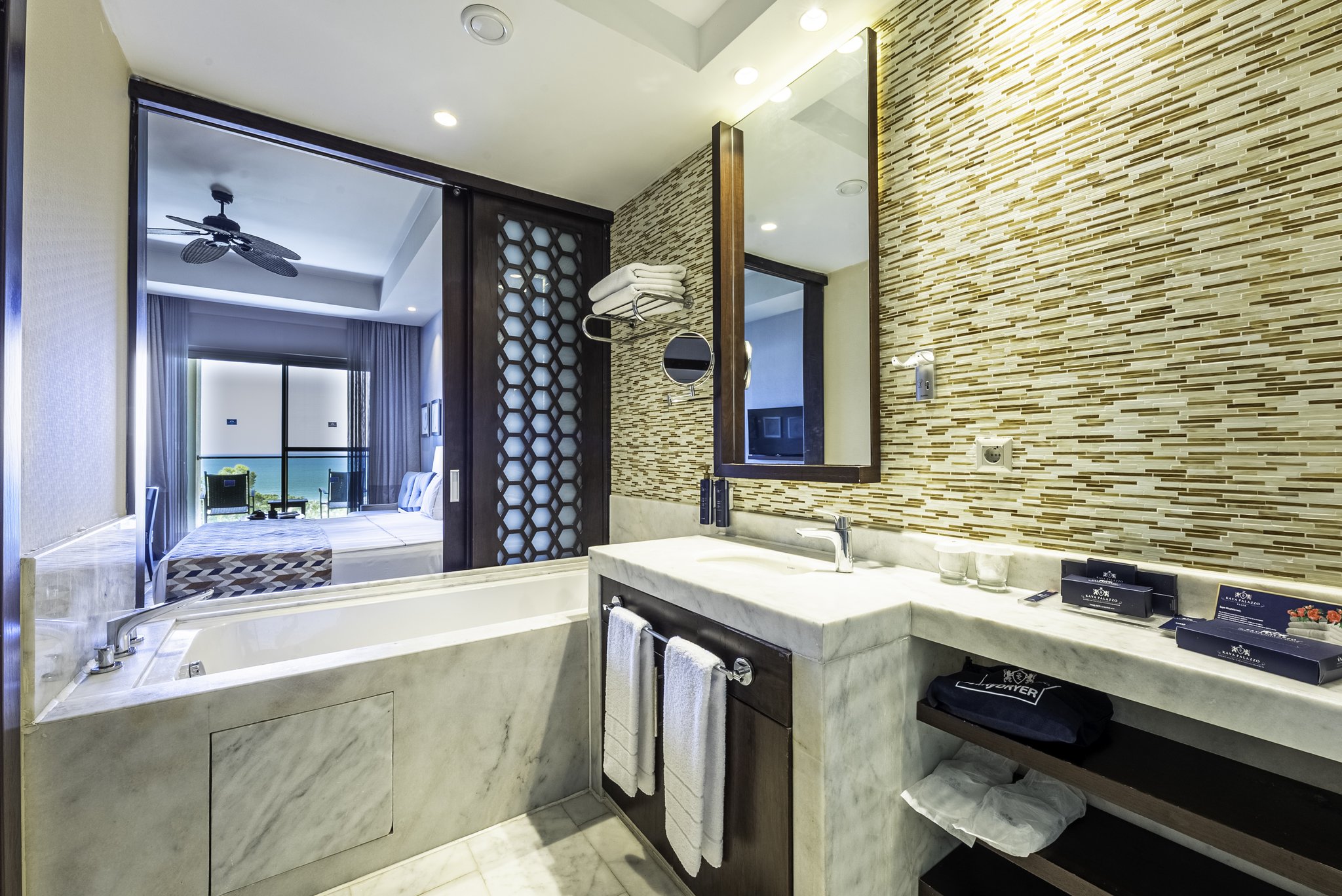 okTIAFWKakq8PKMk858Pgg_Superior_Seaview_2_S