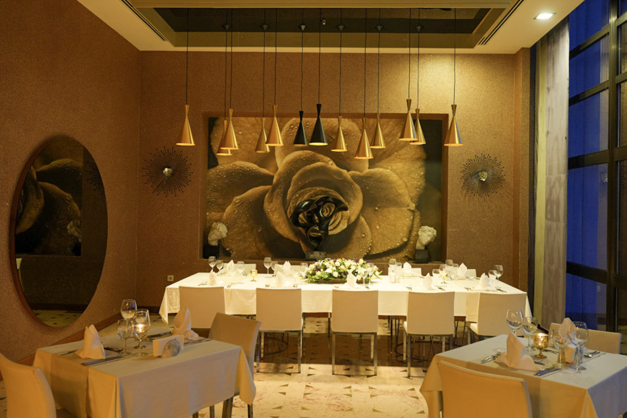 mUjIMbl02EG4CcwnMTMwuQ_Restaurant5_S