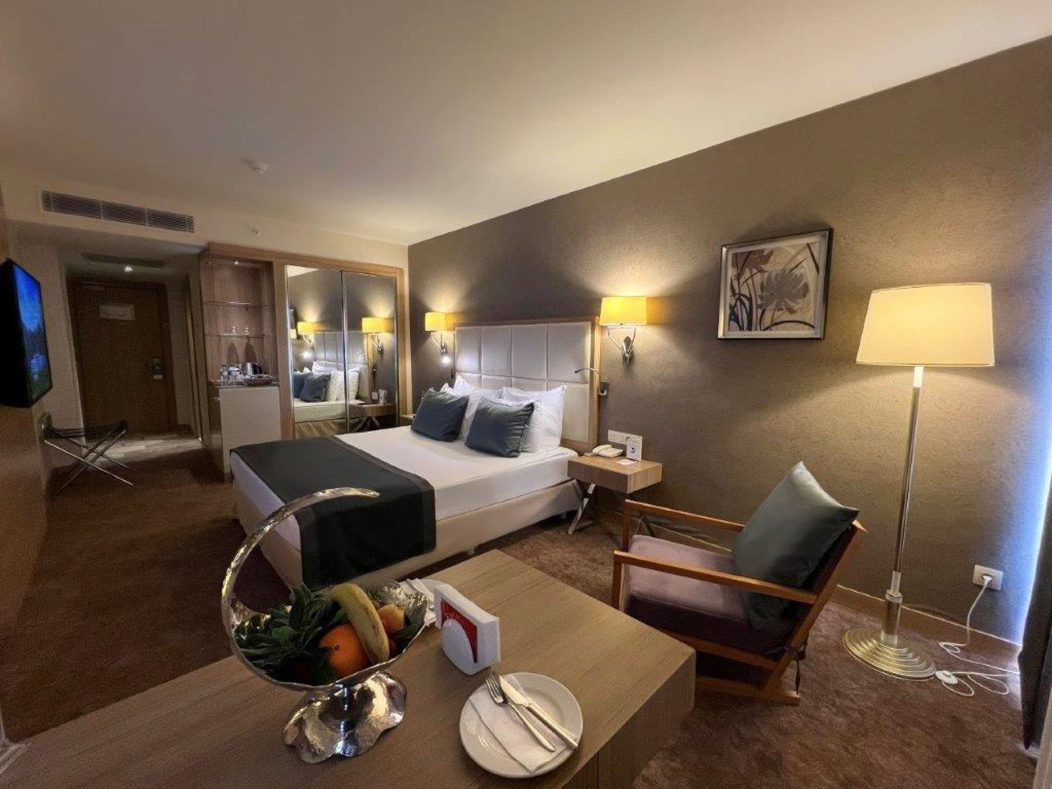 lAlWS99rhEuptZpr1cmAKA_Deluxe_Room_(1)_S