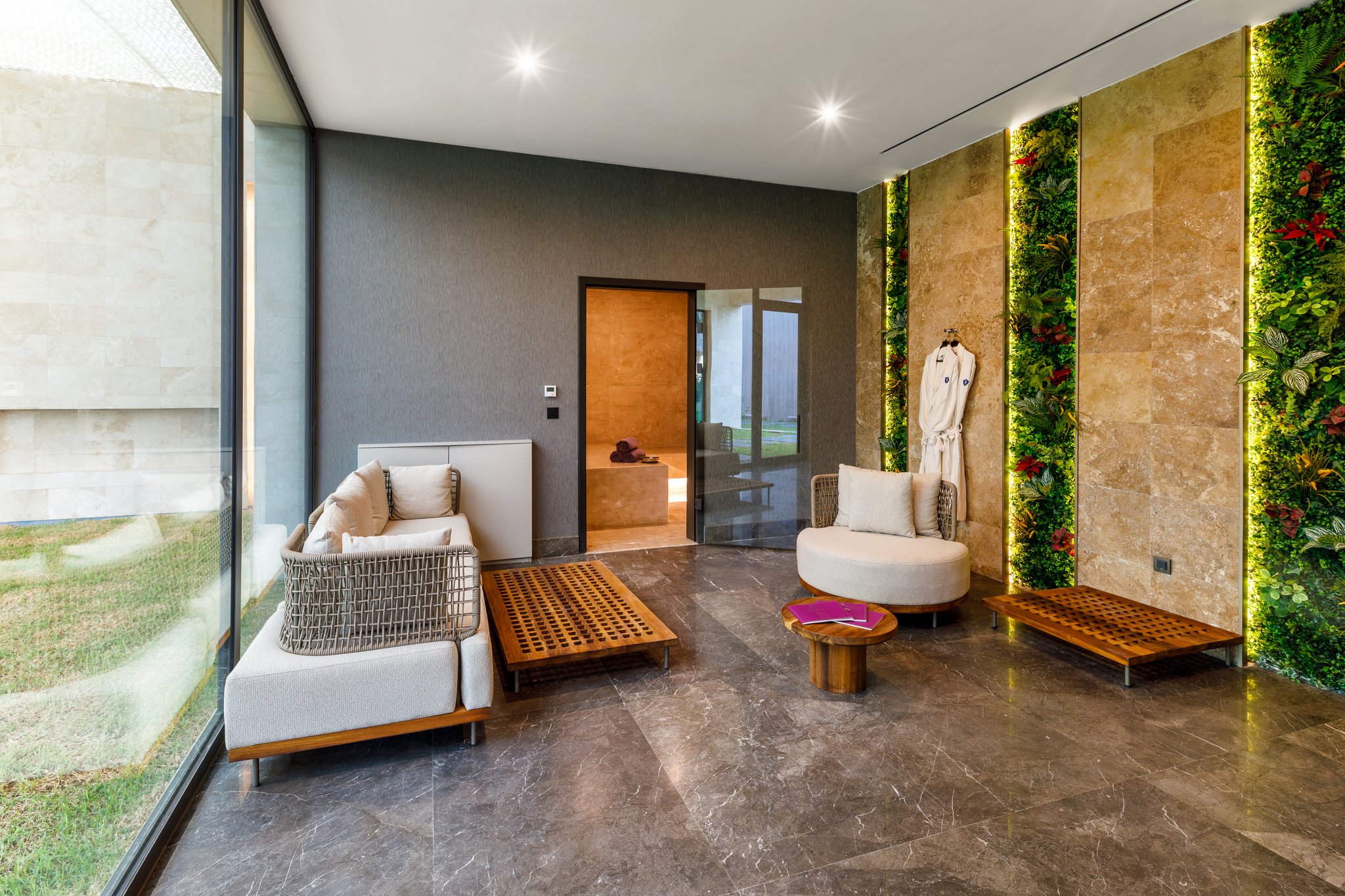 DOGworSCUChDbtSMKJkQ_Grand_Mansions_Relax_Room_1_S