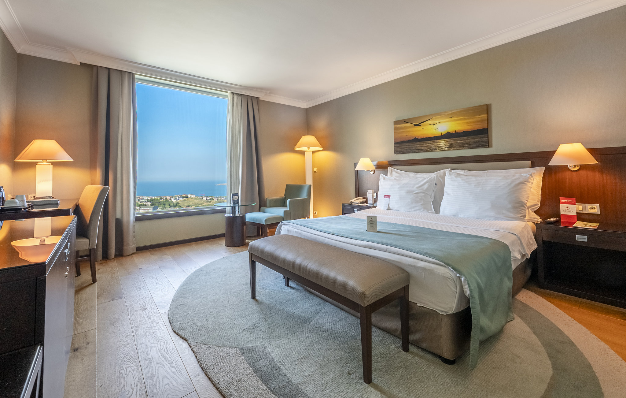 q2fmfadb6Uy9kv7EAiI0ug_Executive_Suite_bedroom_S