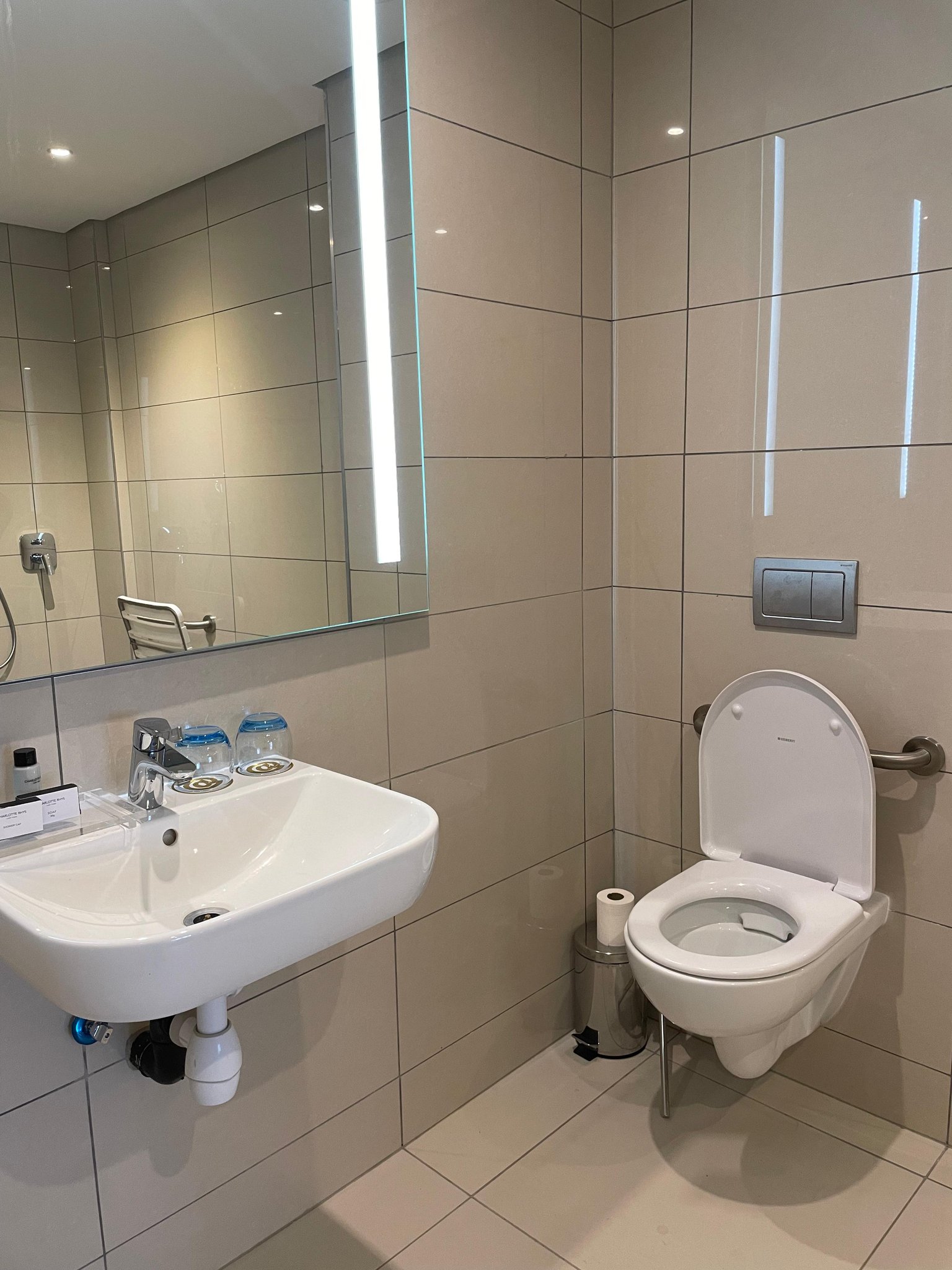 Accessible_rooms_bathroom_1_S