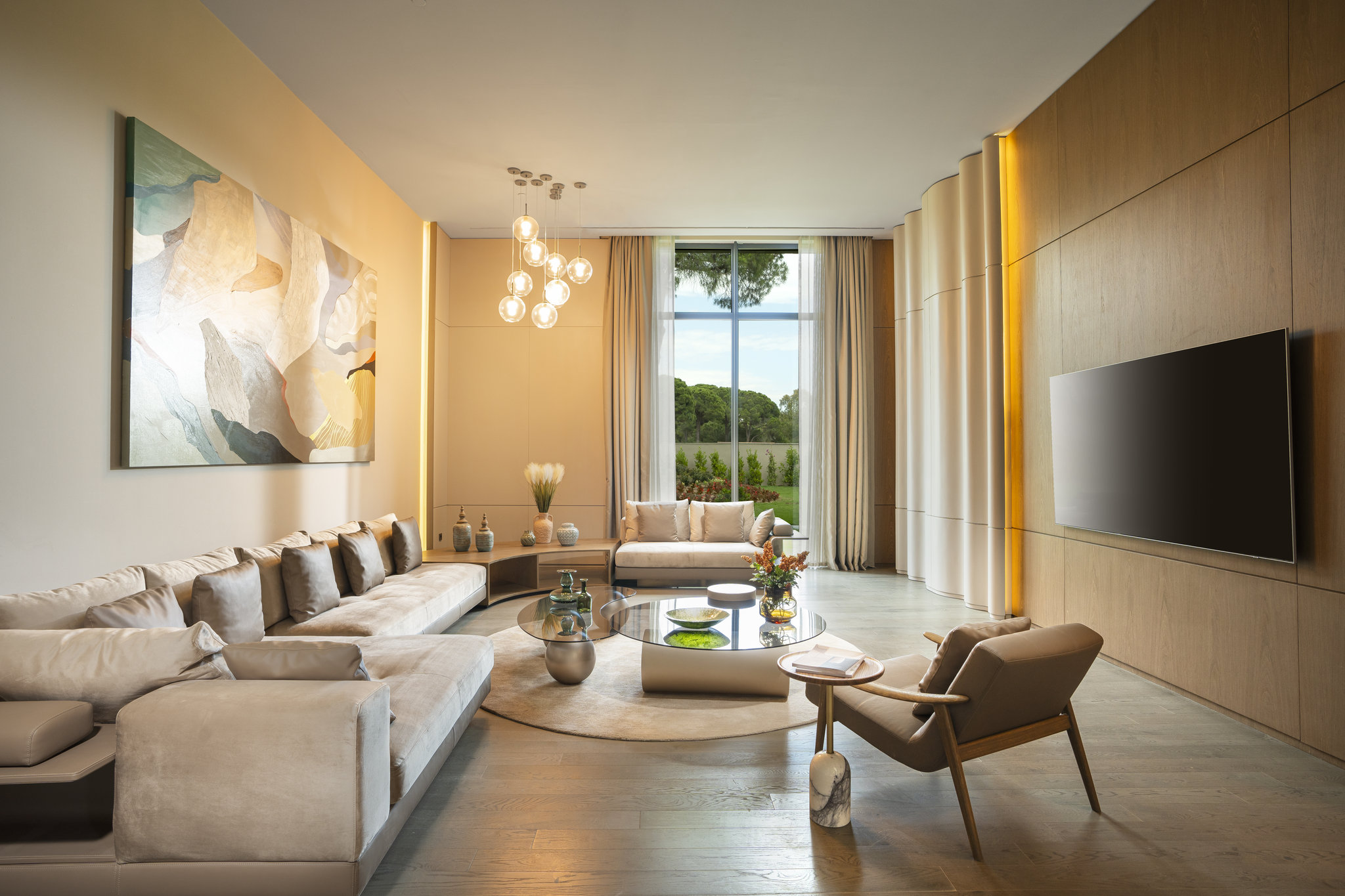 XZ3MihGquUiStP3yN0QrKA_Royal_Mansion-Living_Room_4_S