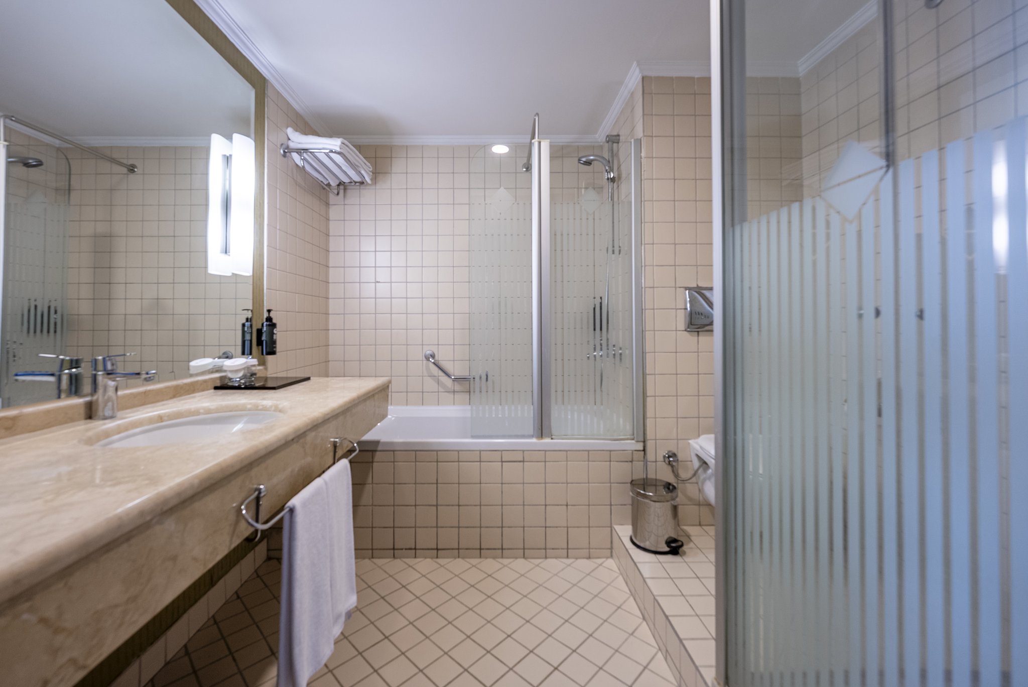 opQAopKfs0SOPHyN7vJPwQ_Bathroom_S