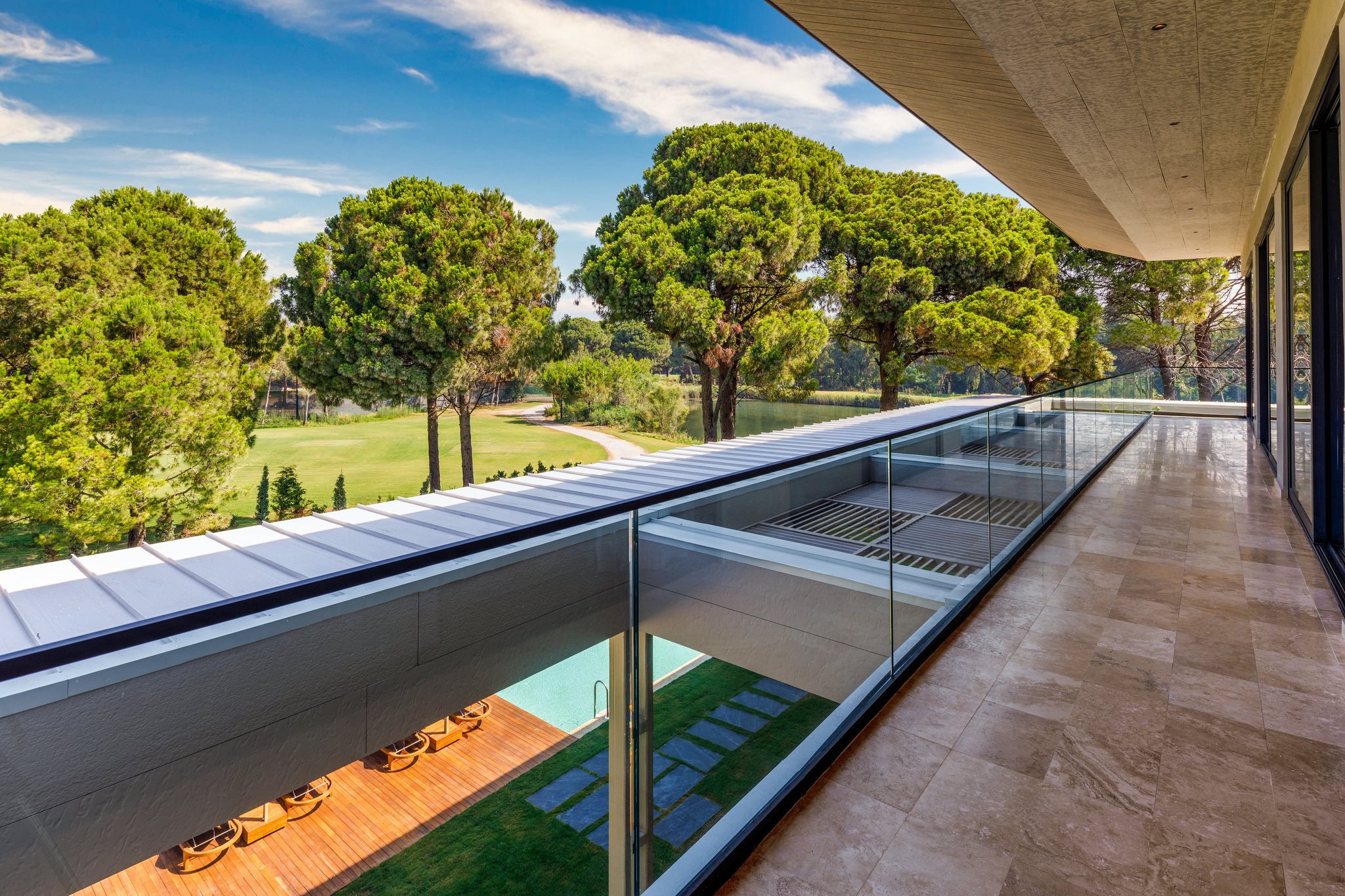 LW2pMoX0IEWd3XSJdRzOoQ_Grand_Mansions_Suite_Balcony_S