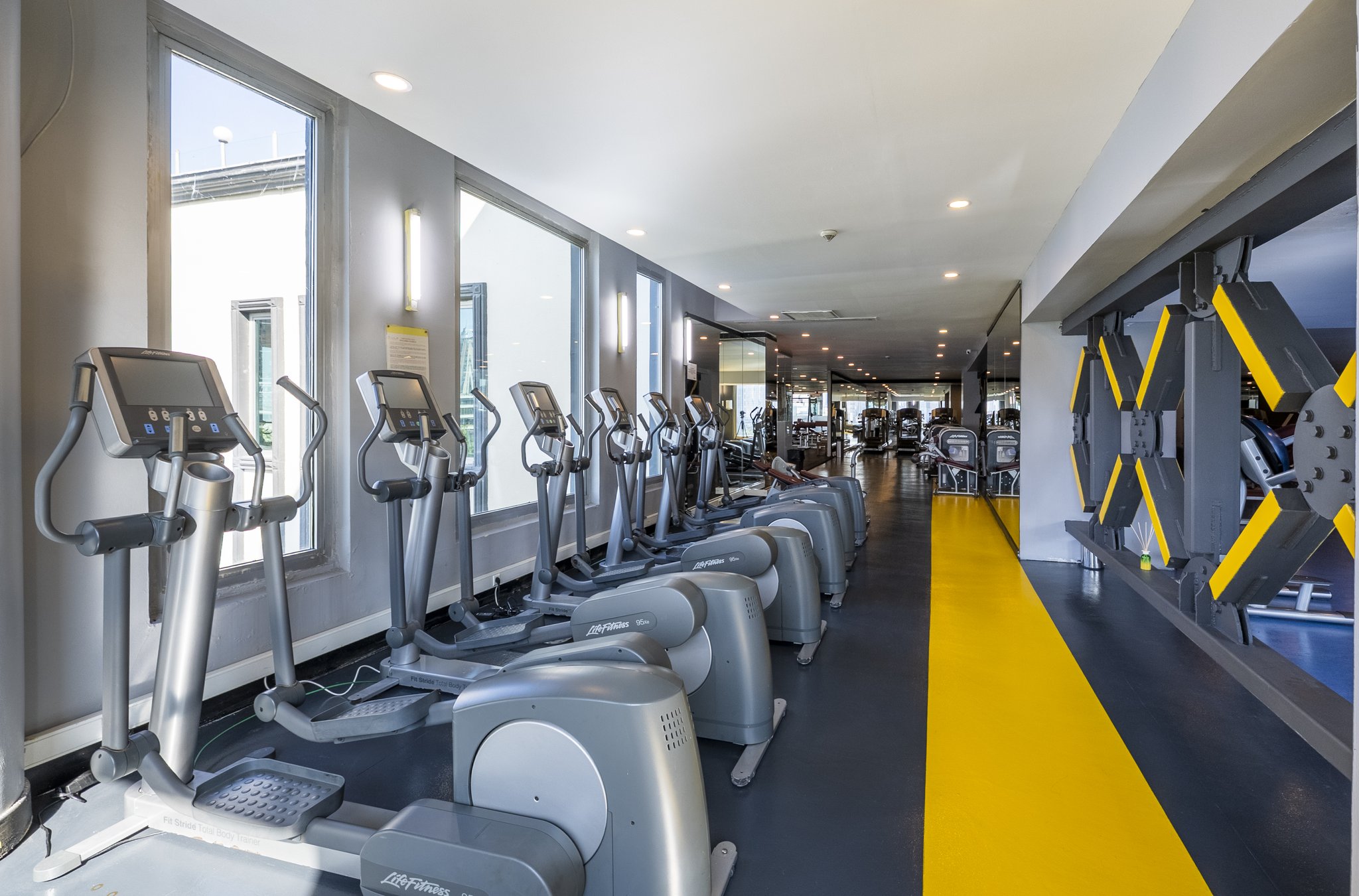 kMJWYljQx02C0nPk3uuFA_Fitness_salon_S