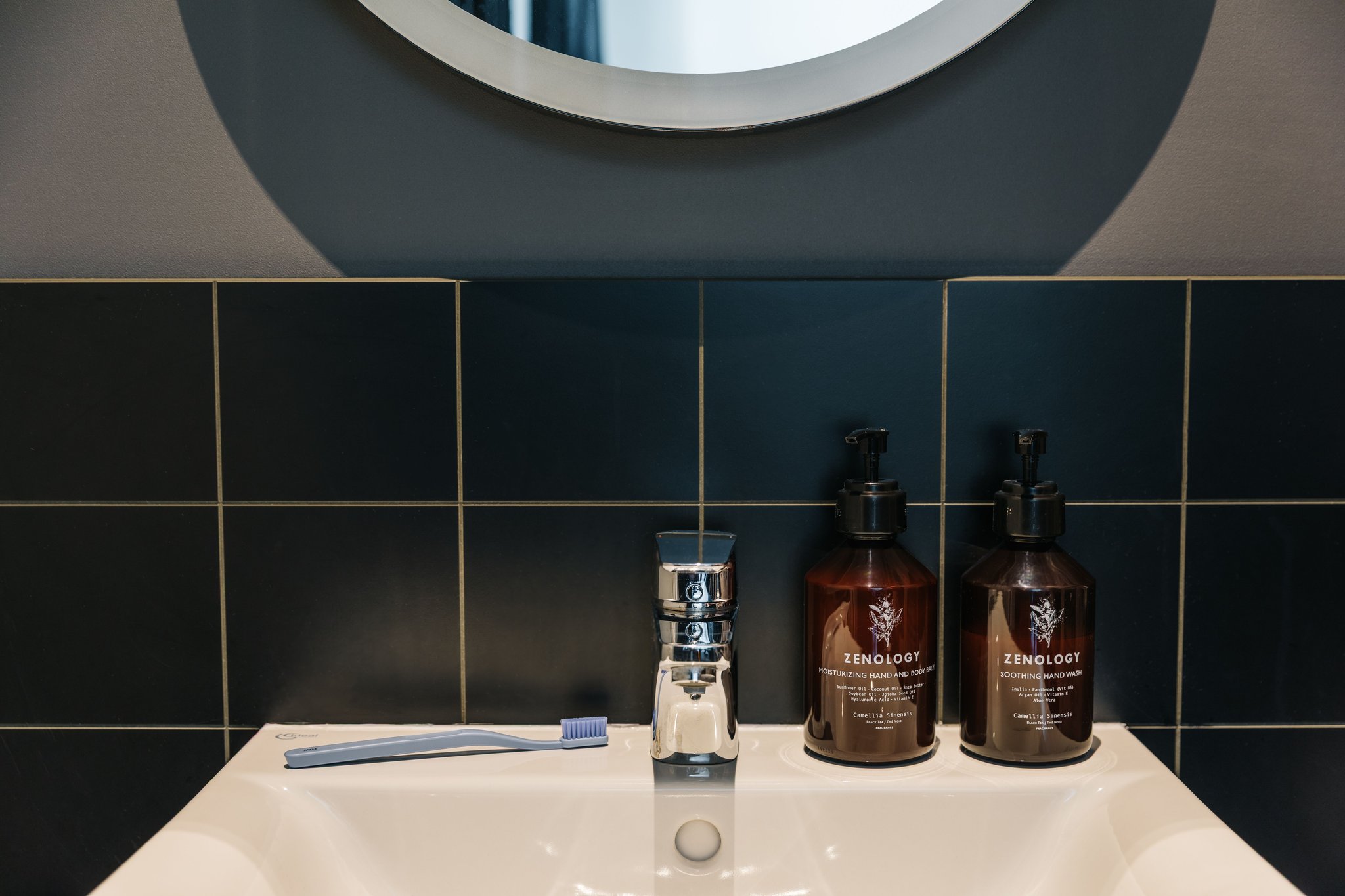 Deluxe_King_-_The_Social_Hub_Madrid_Interior_Bathroom_Sin_S