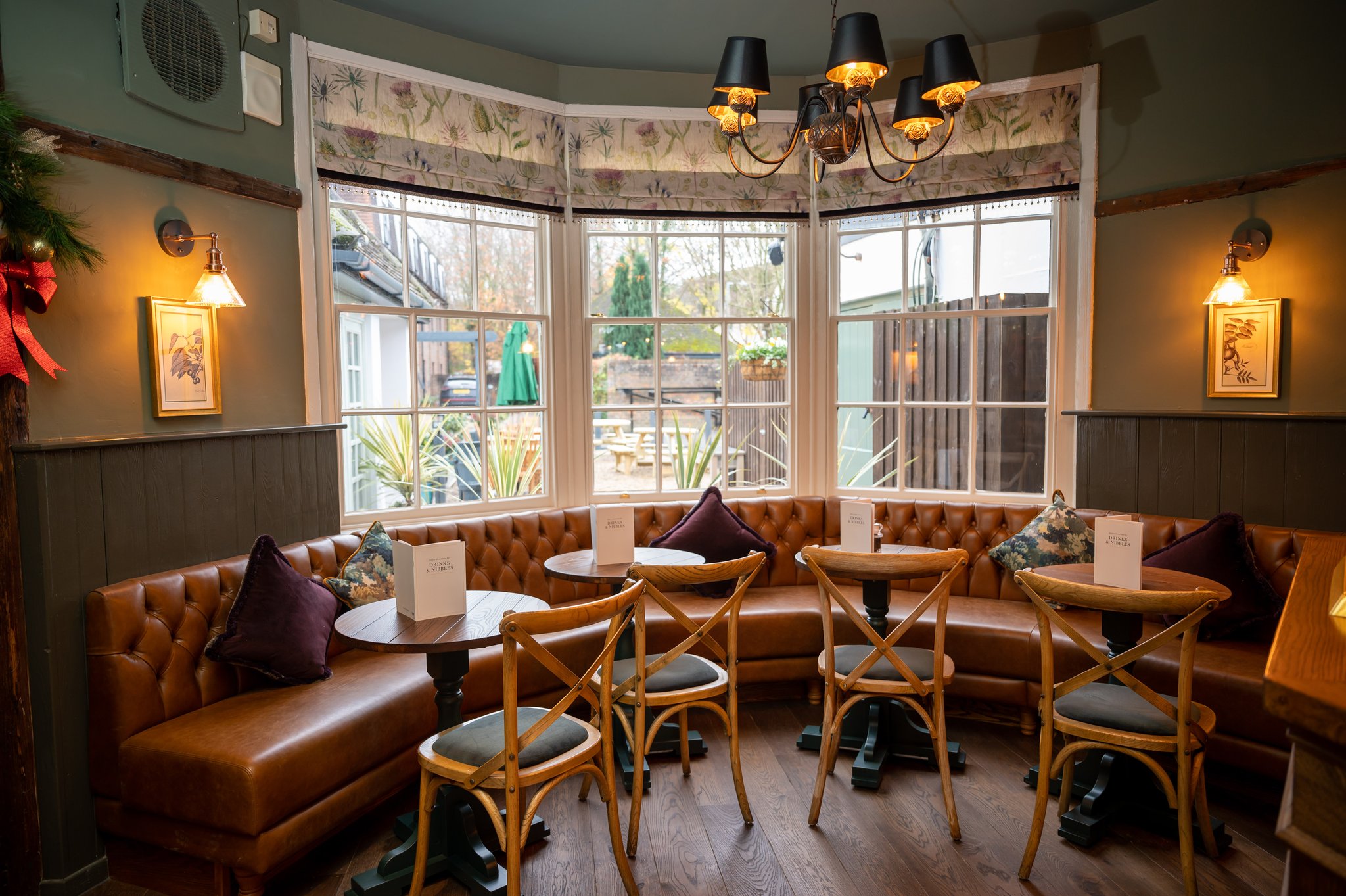 6189_DB_C_B_GreenMan_Harlow_Pub_2023_41_S