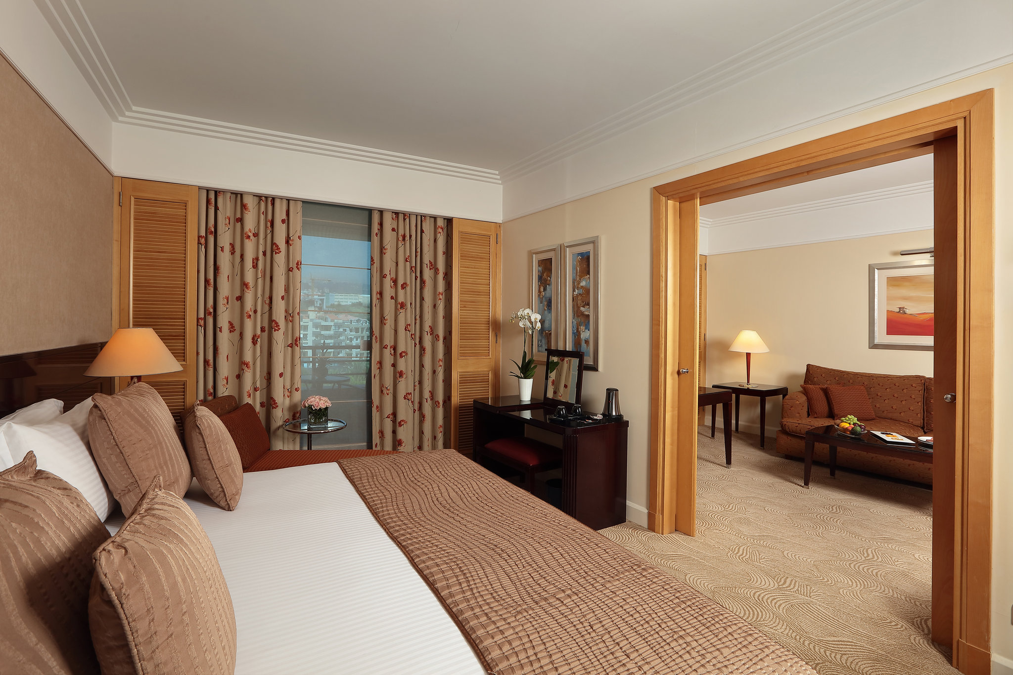 Deluxe_Junior-AJR-bedroom_S