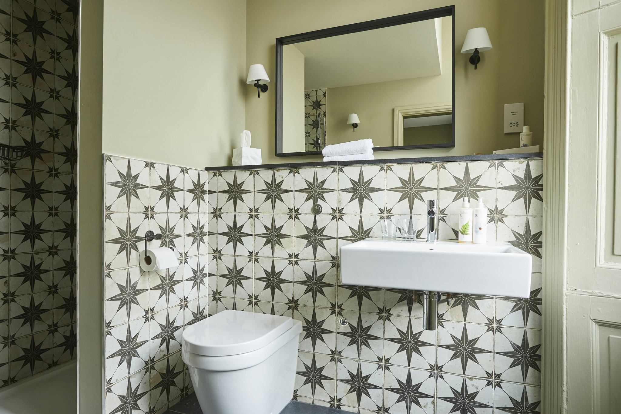 QAXLA3jU0gURLUtJIqQ_Comfy_Double_Room-05_S