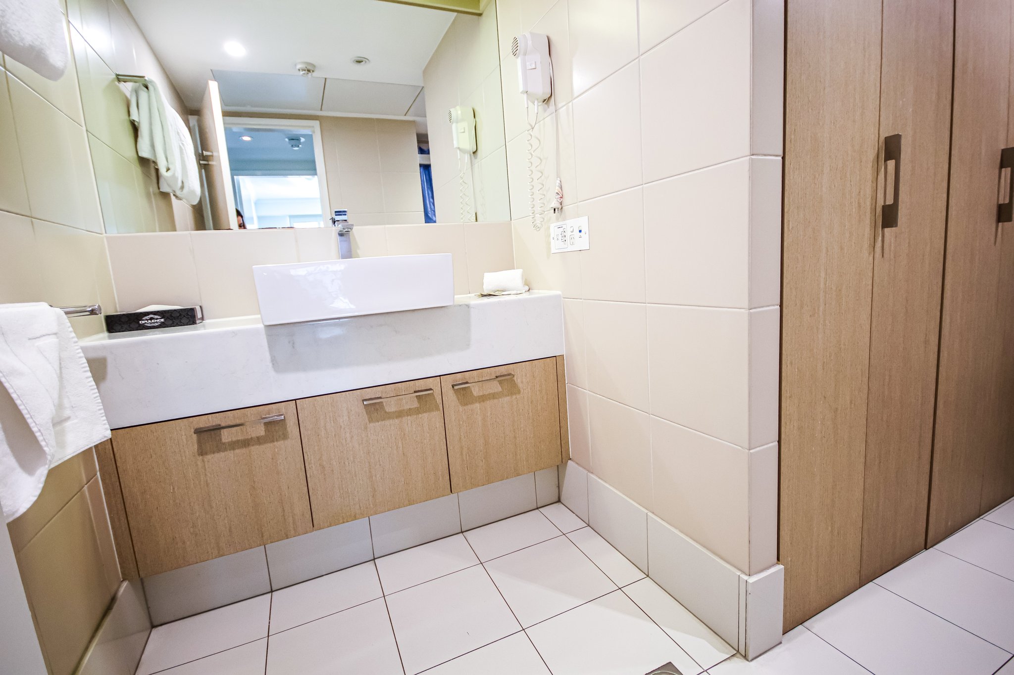 SCDe6F7UUON6z17IQZS7g_Bathroom_-_612_S