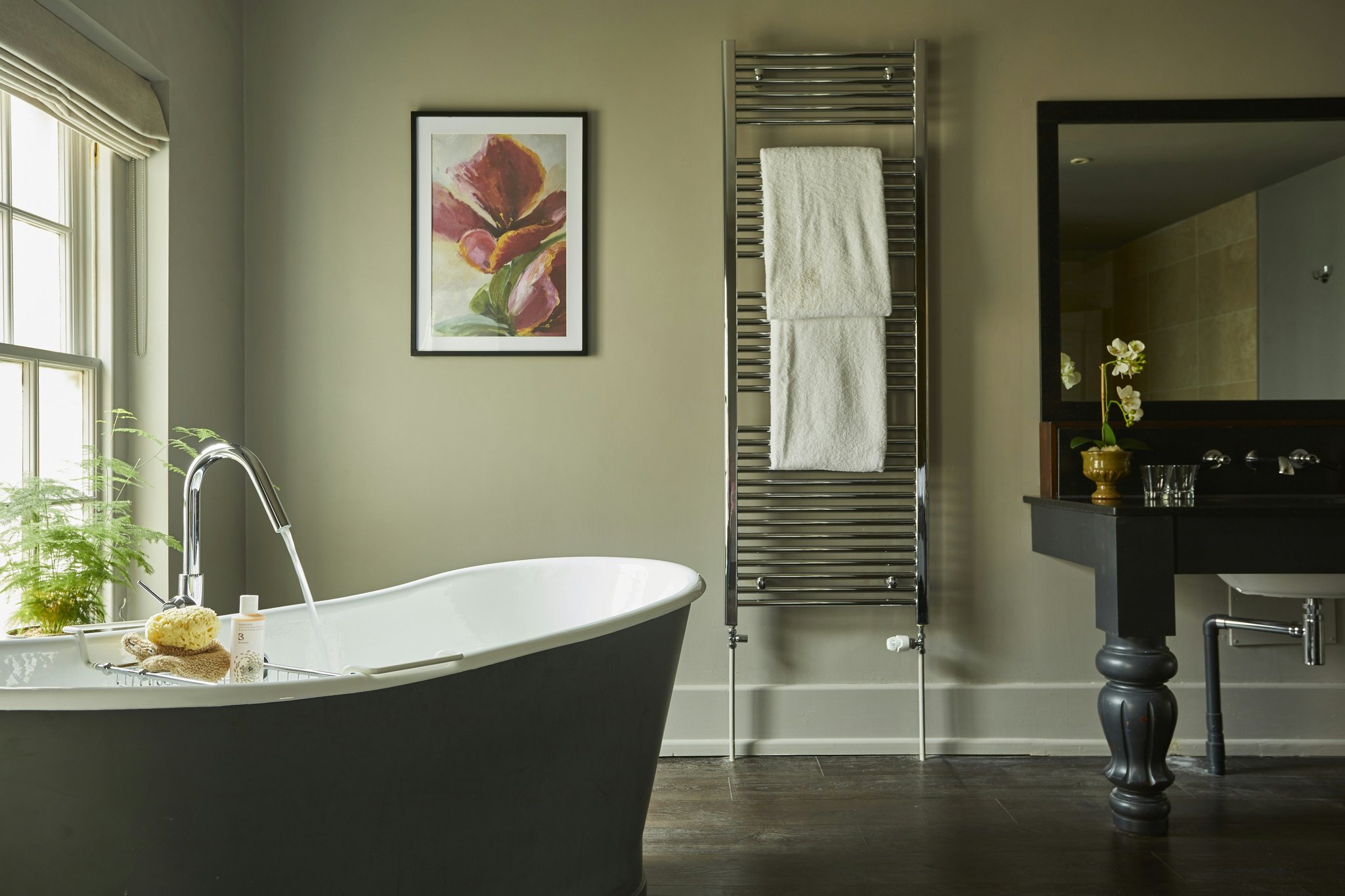 W8RBJFjGE6bEA7kvJGGag_Cranborne_Suite_Bathtub_S