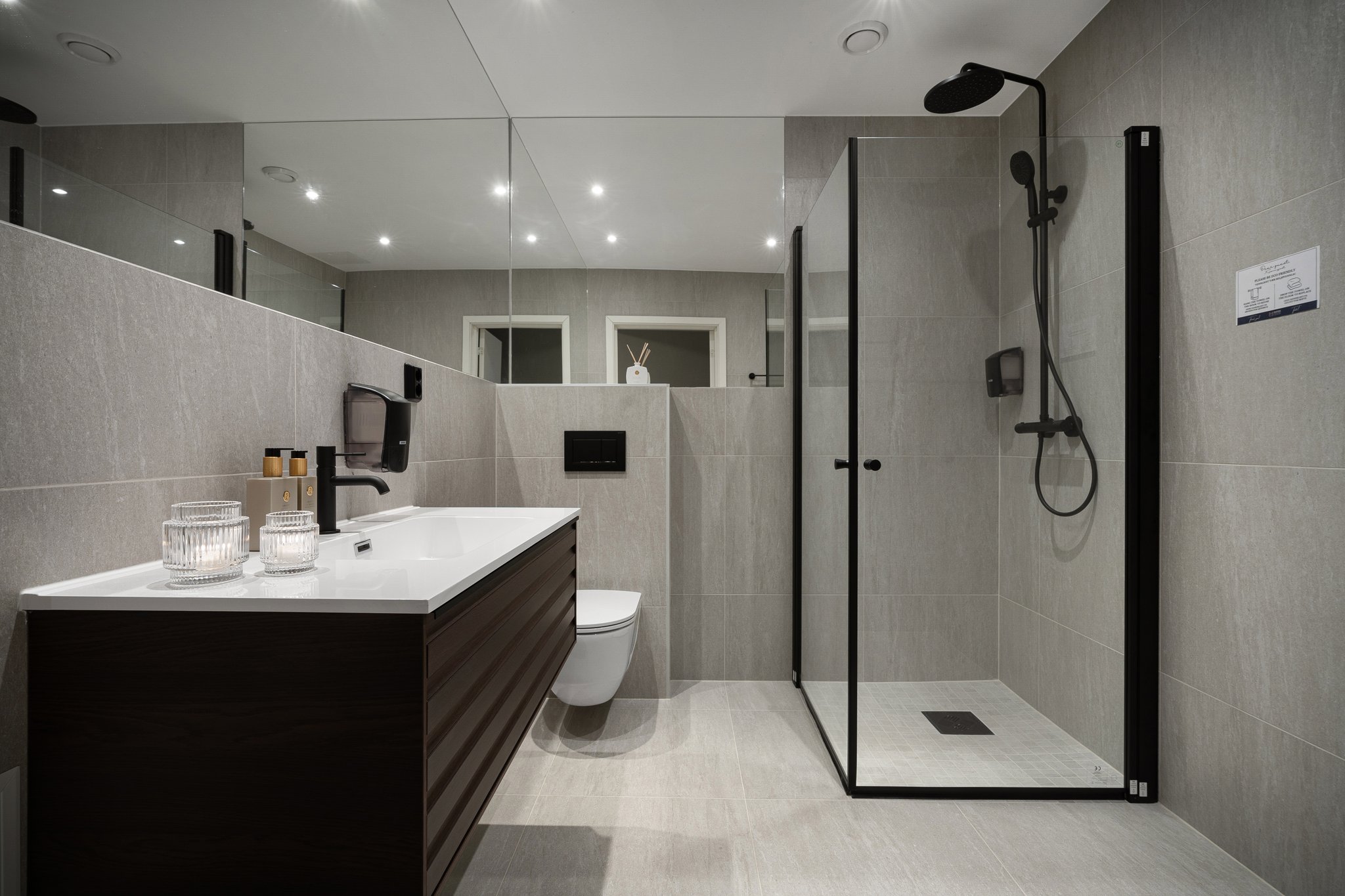 22873_bathroom-first-hotel-skansen-tromso-DSC01689_S