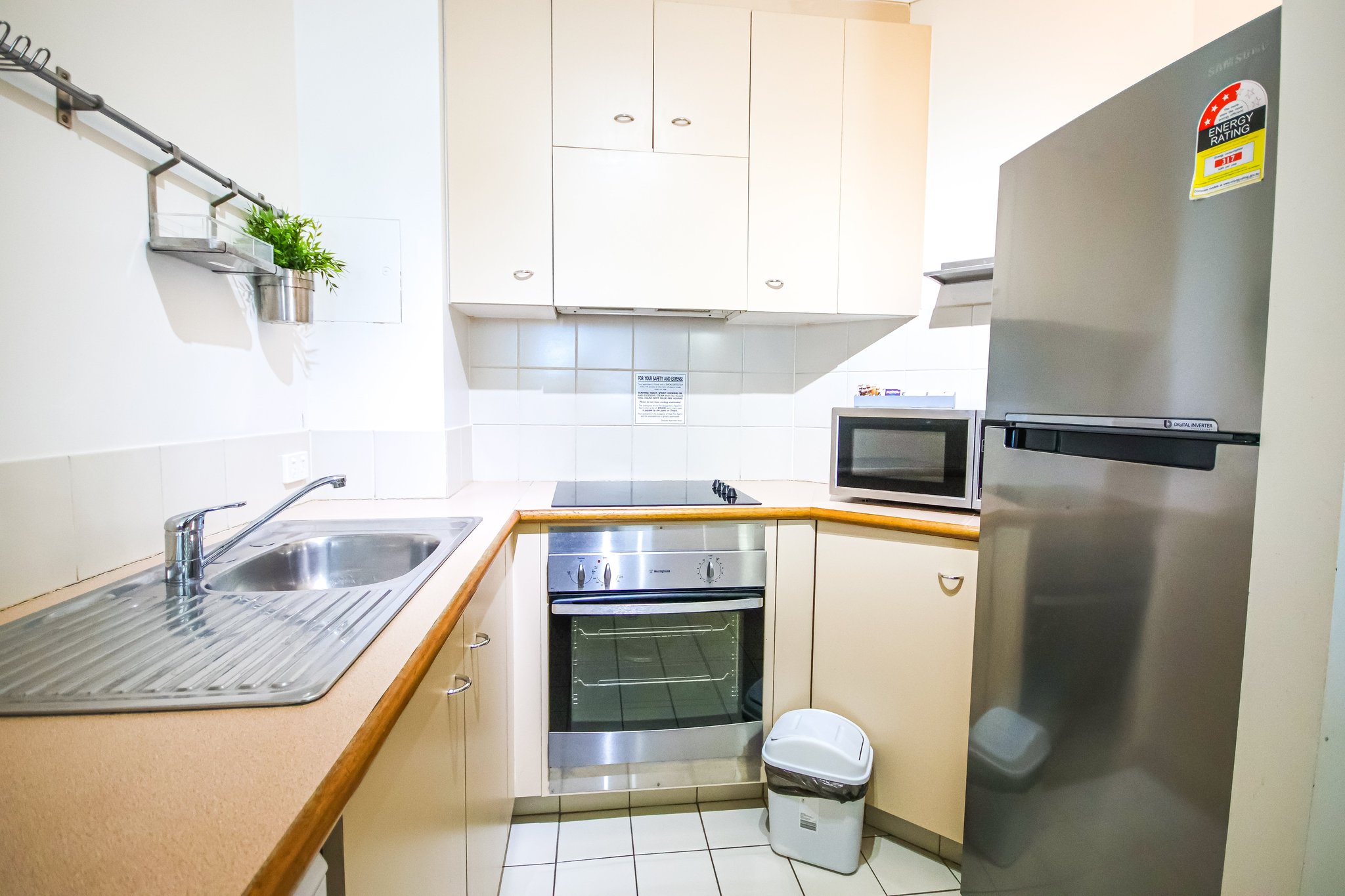 mFgh9r9tUuT8UvsRch51g_Kitchen_-_1012_S