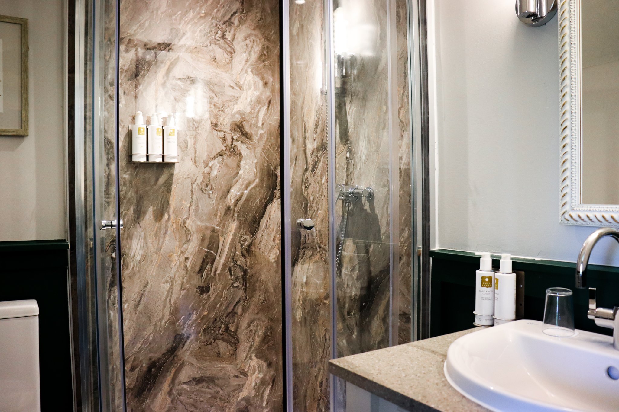 WiI1jM8HAU2itXCUDXwWhg_Room_6_Deluxe_Double-00_S