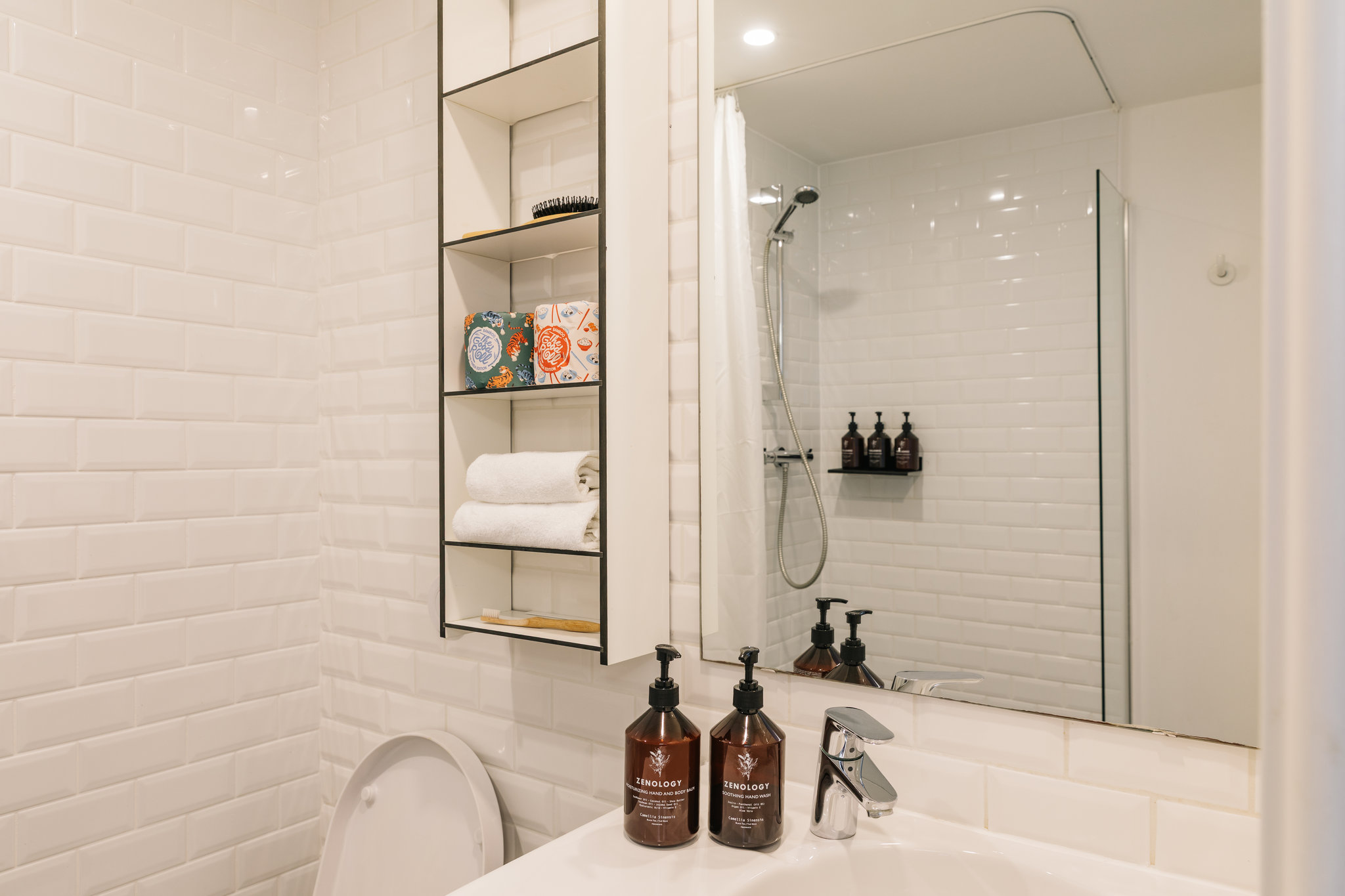 pysIq15GYkyBoxMAcxULhg_Bathroom-All_Room_Types_S